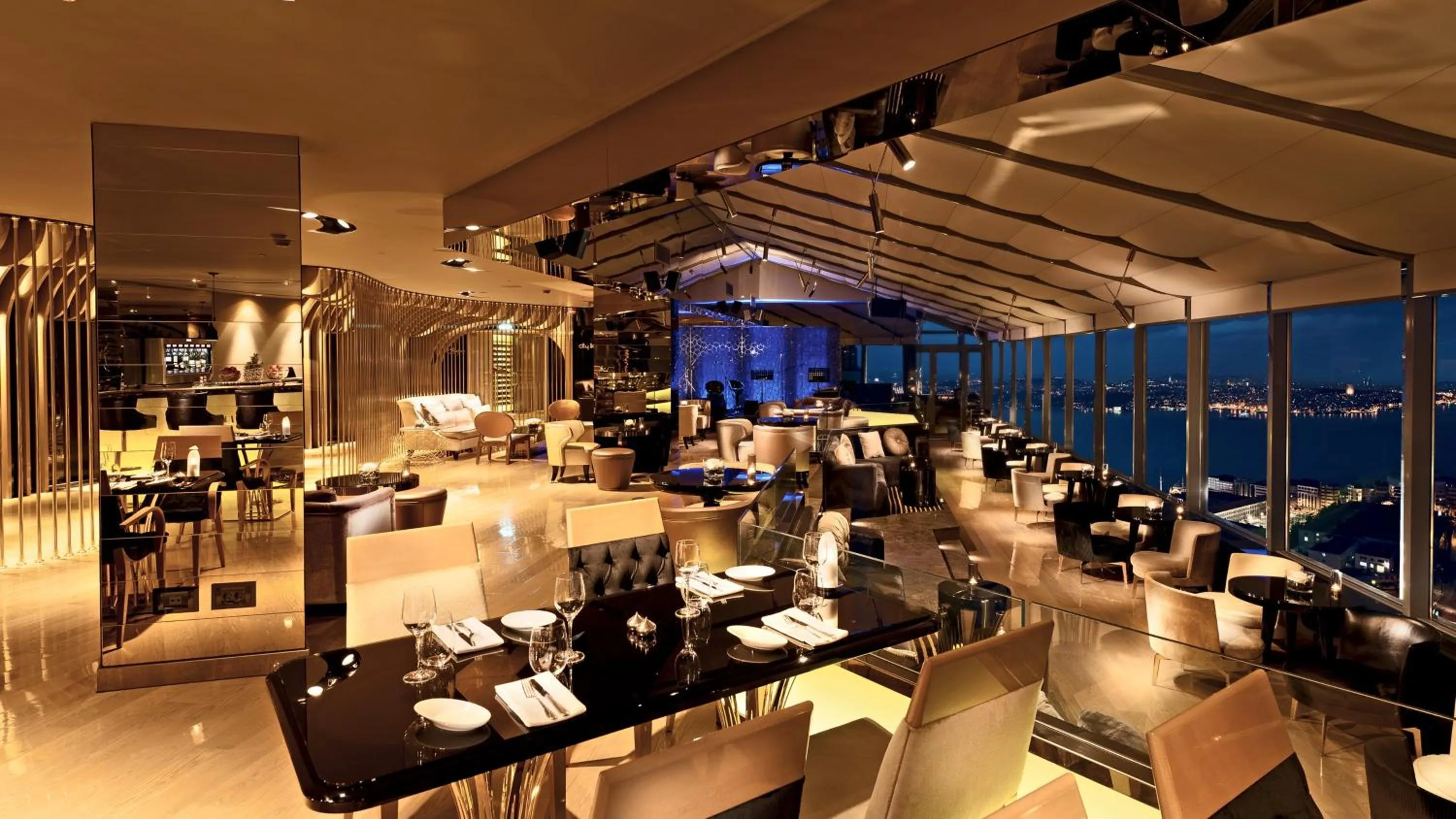 Lounge or bar in InterContinental Istanbul by IHG
