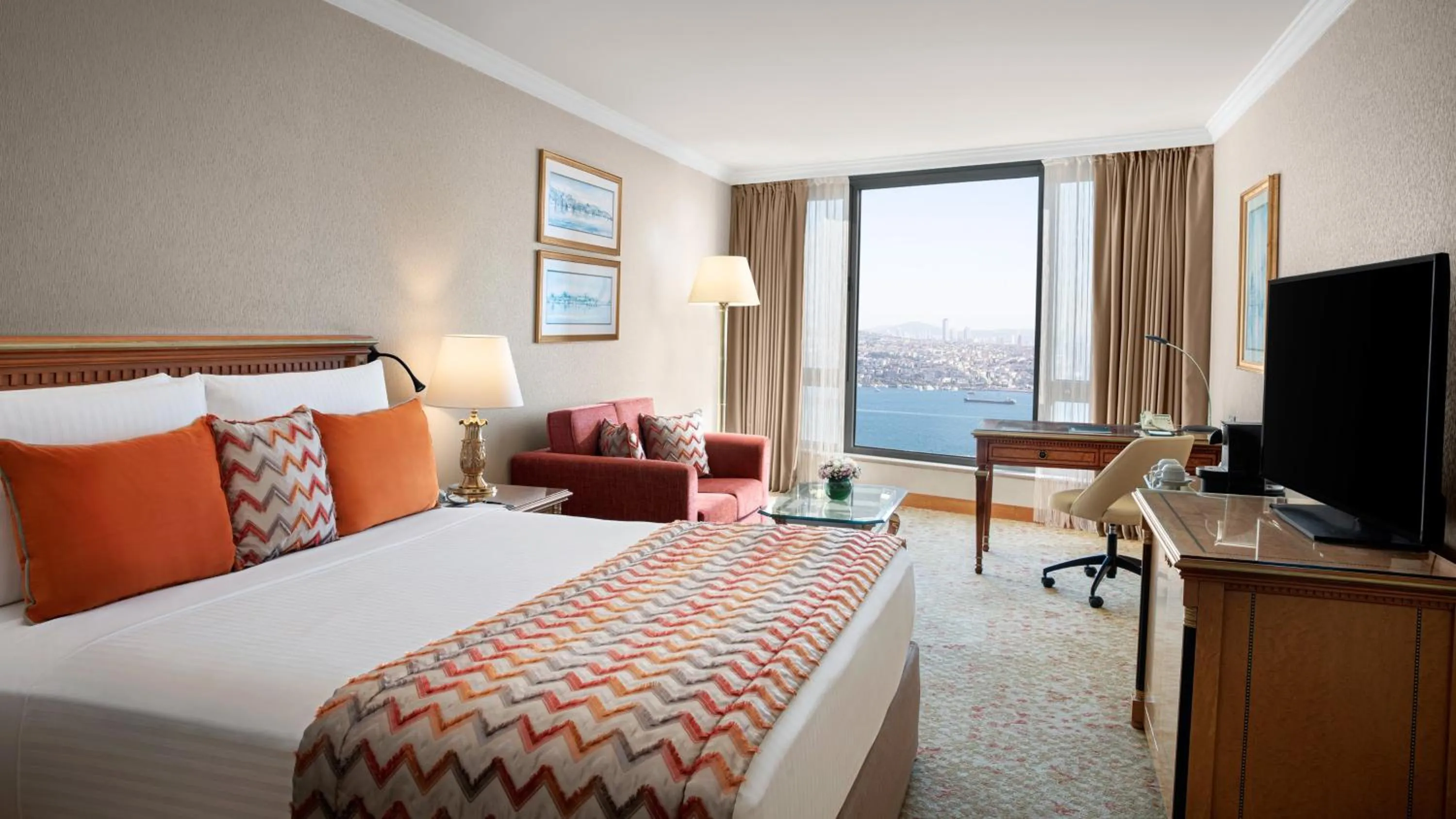 Photo of the whole room, Bed in InterContinental Istanbul by IHG