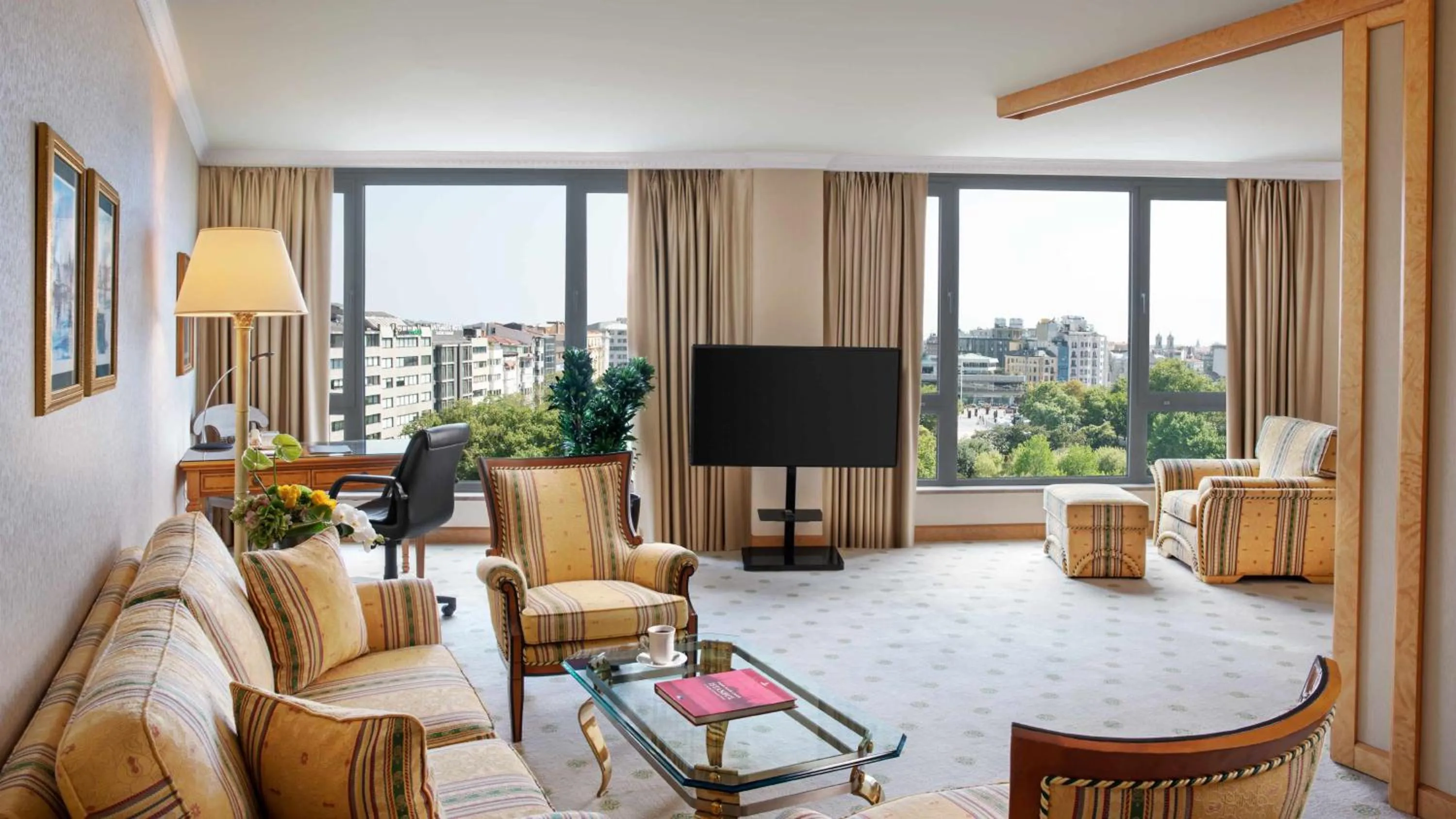 Photo of the whole room in InterContinental Istanbul by IHG