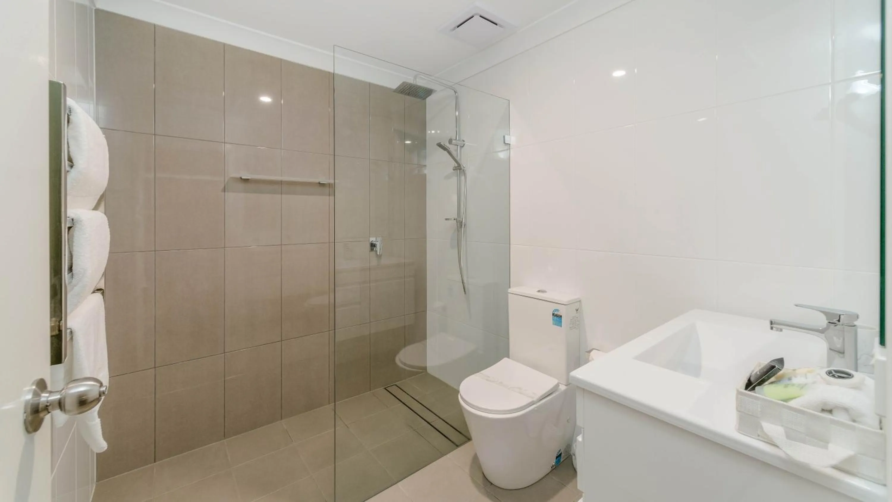 Bathroom in Moby Dick Waterfront Resort Motel