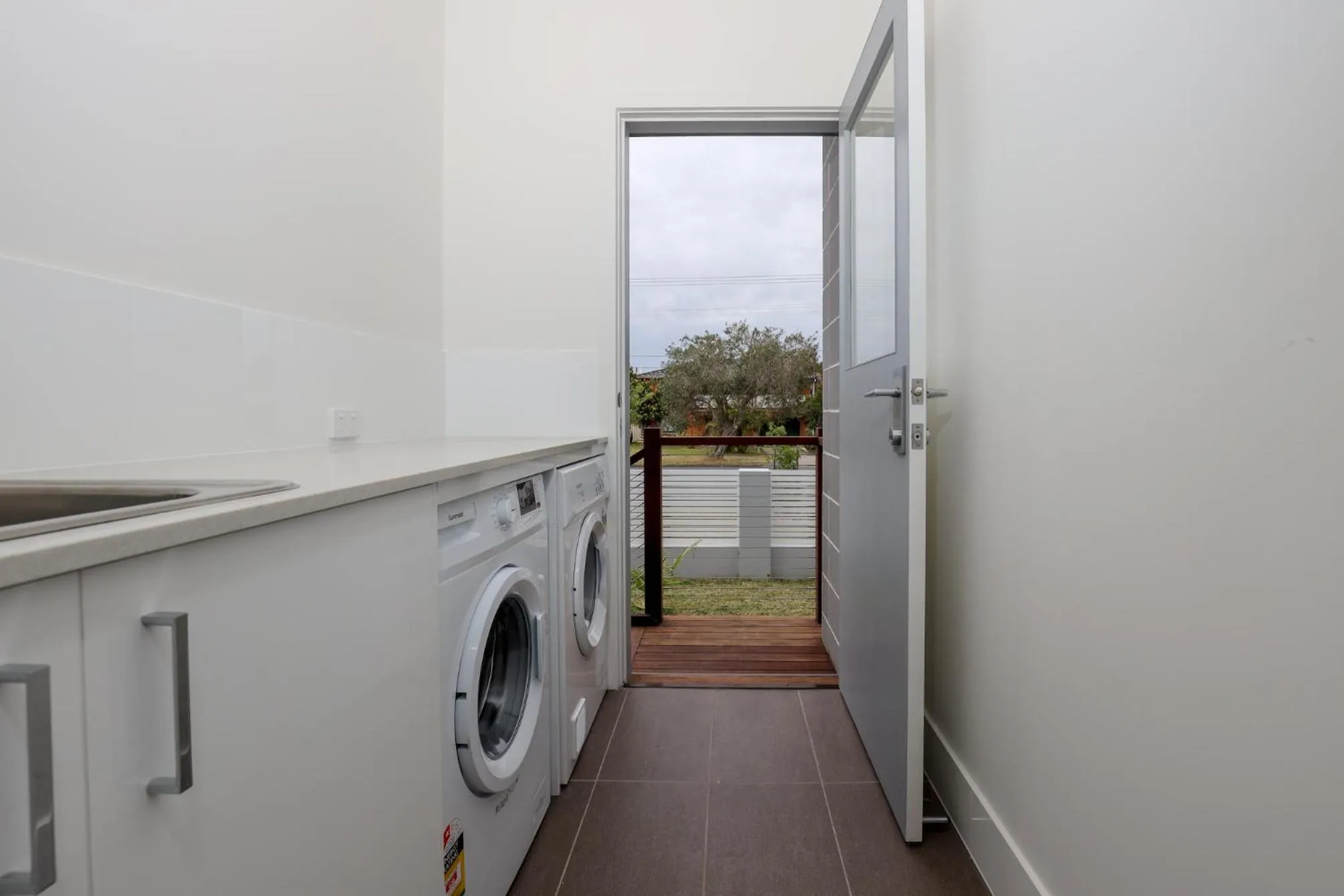 washing machine in Moby Dick Waterfront Resort Motel