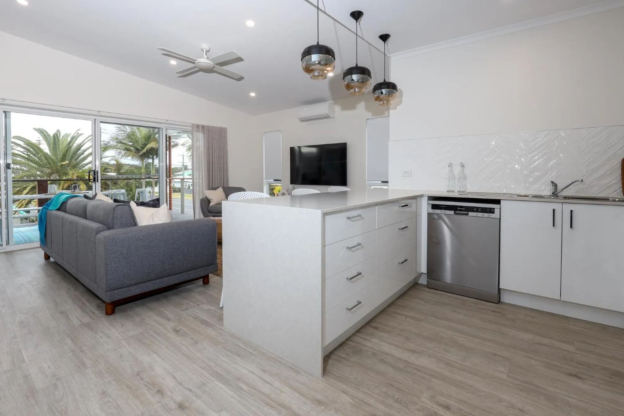 Kitchen or kitchenette in Moby Dick Waterfront Resort Motel