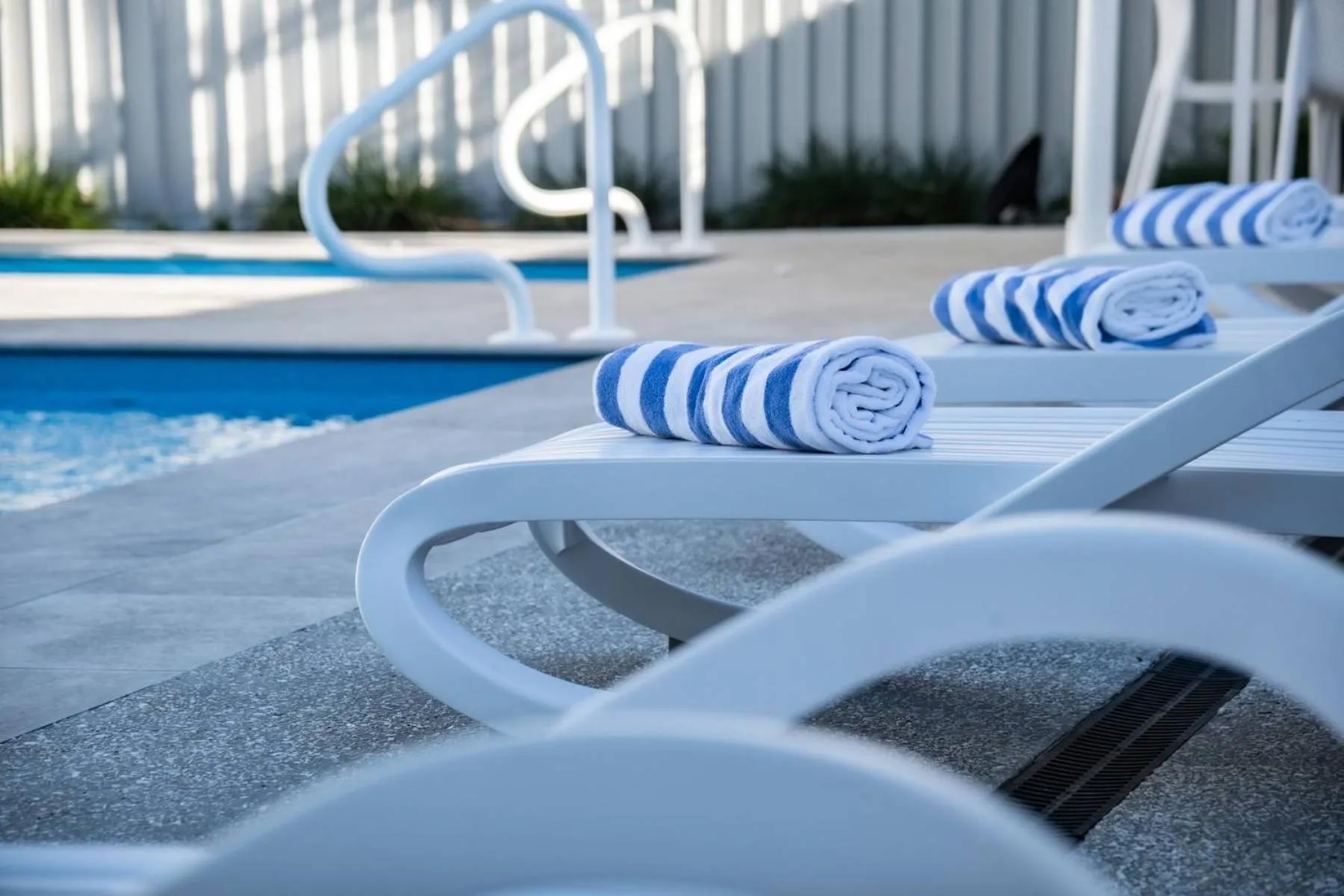 Swimming pool in Moby Dick Waterfront Resort Motel