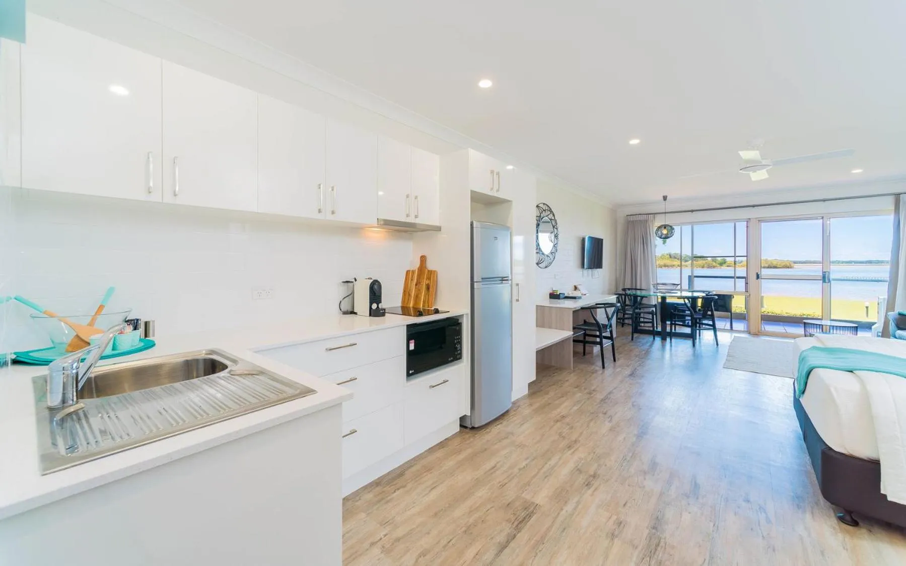 Photo of the whole room in Moby Dick Waterfront Resort Motel