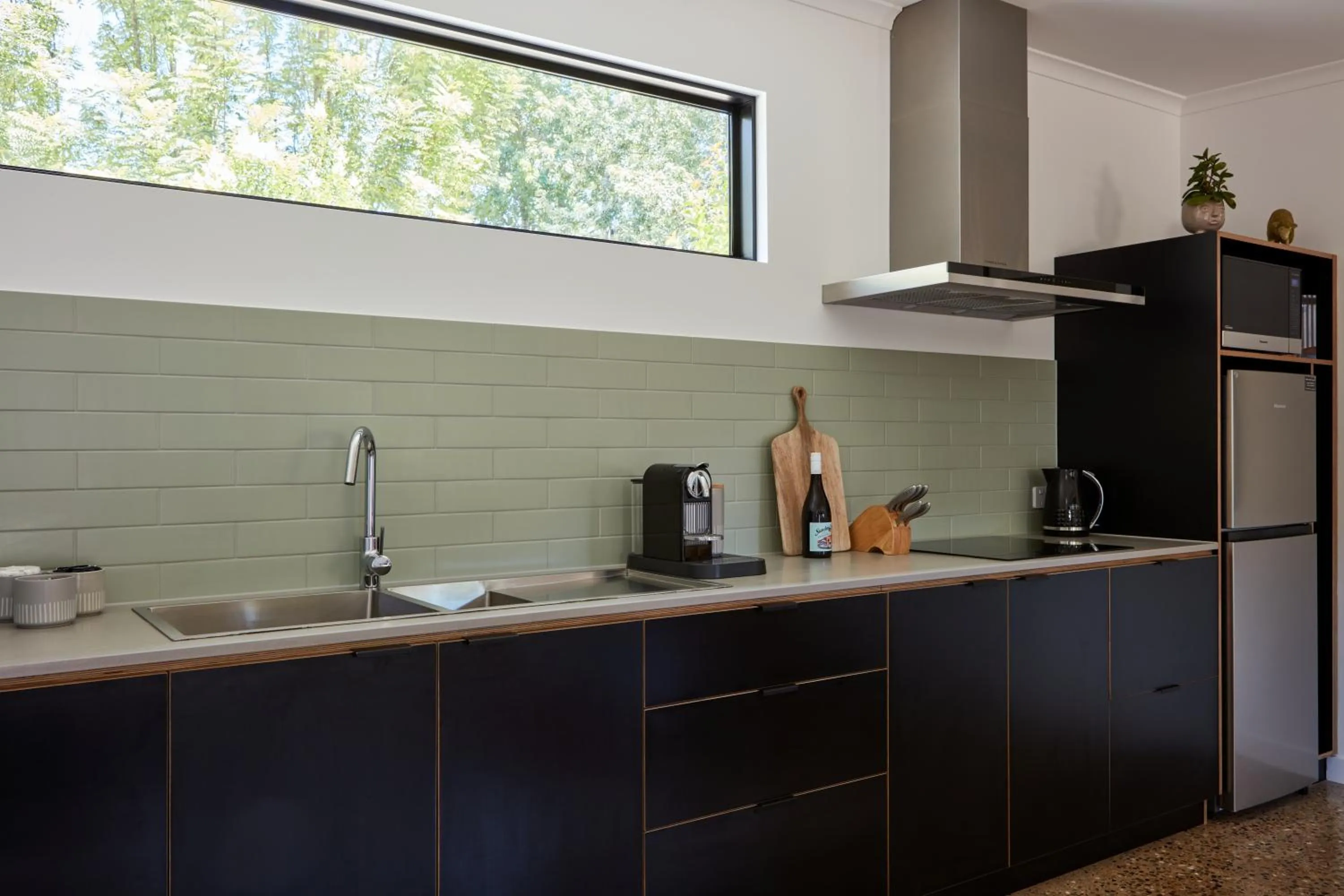 Kitchen or kitchenette in Goldfield Holiday Units