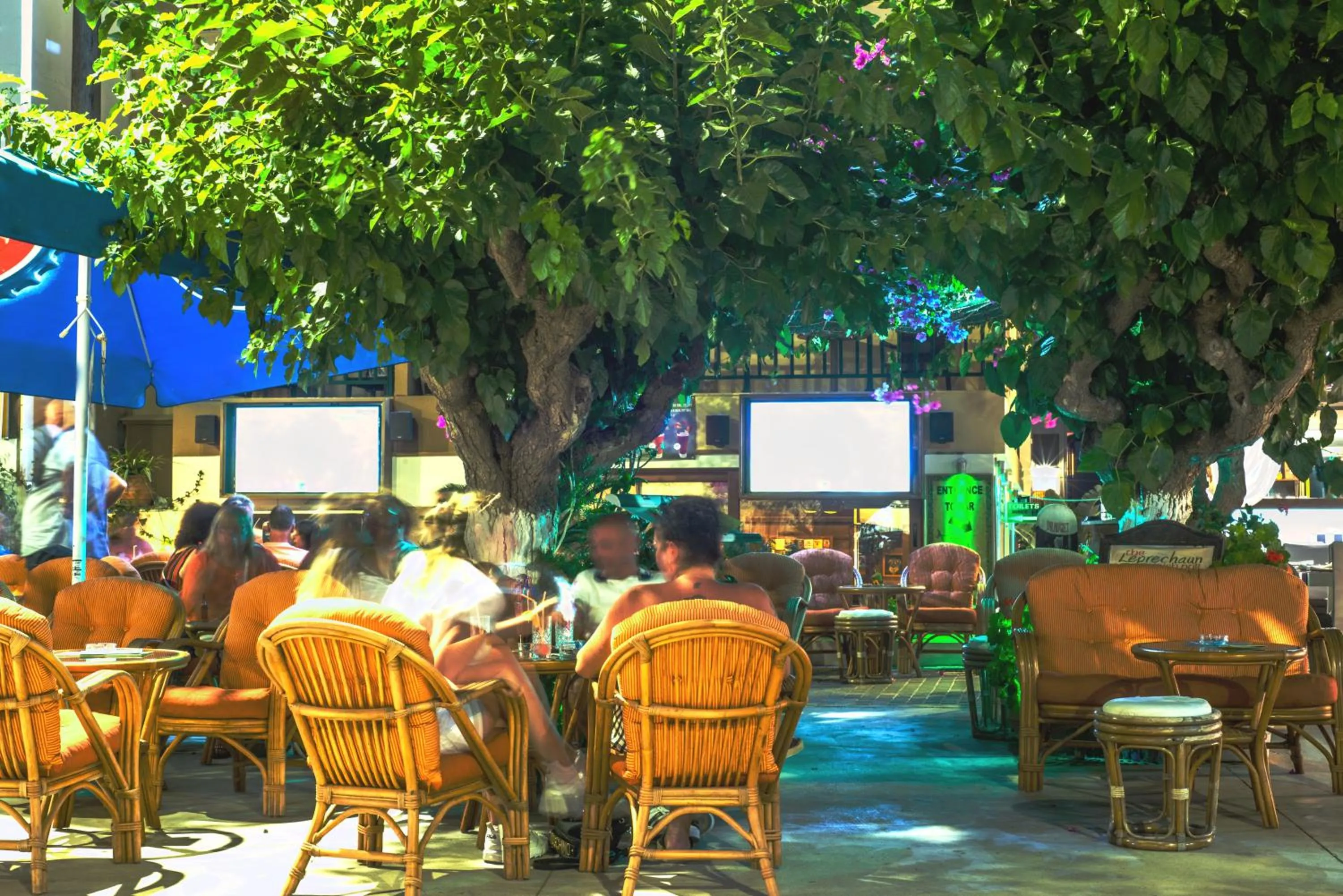 Communal lounge/ TV room in Stefania Studios by Estia