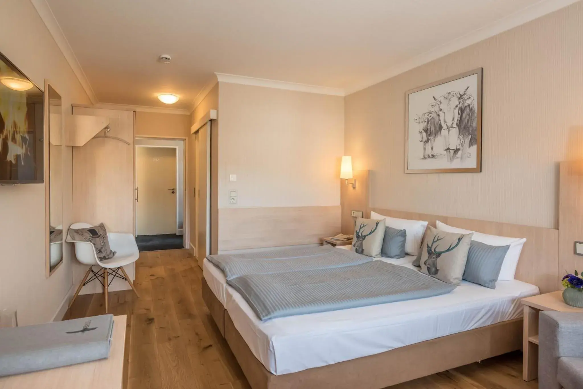 Photo of the whole room, Bed in Ammersee-Hotel Photo of the whole room, Bed in Ammersee-Hotel