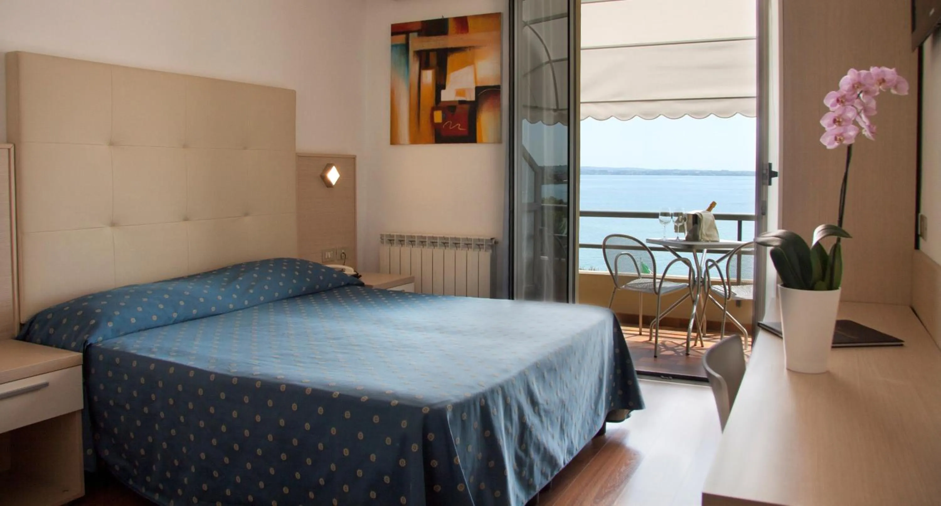 Balcony/Terrace, Bed in Hotel Ca' Serena
