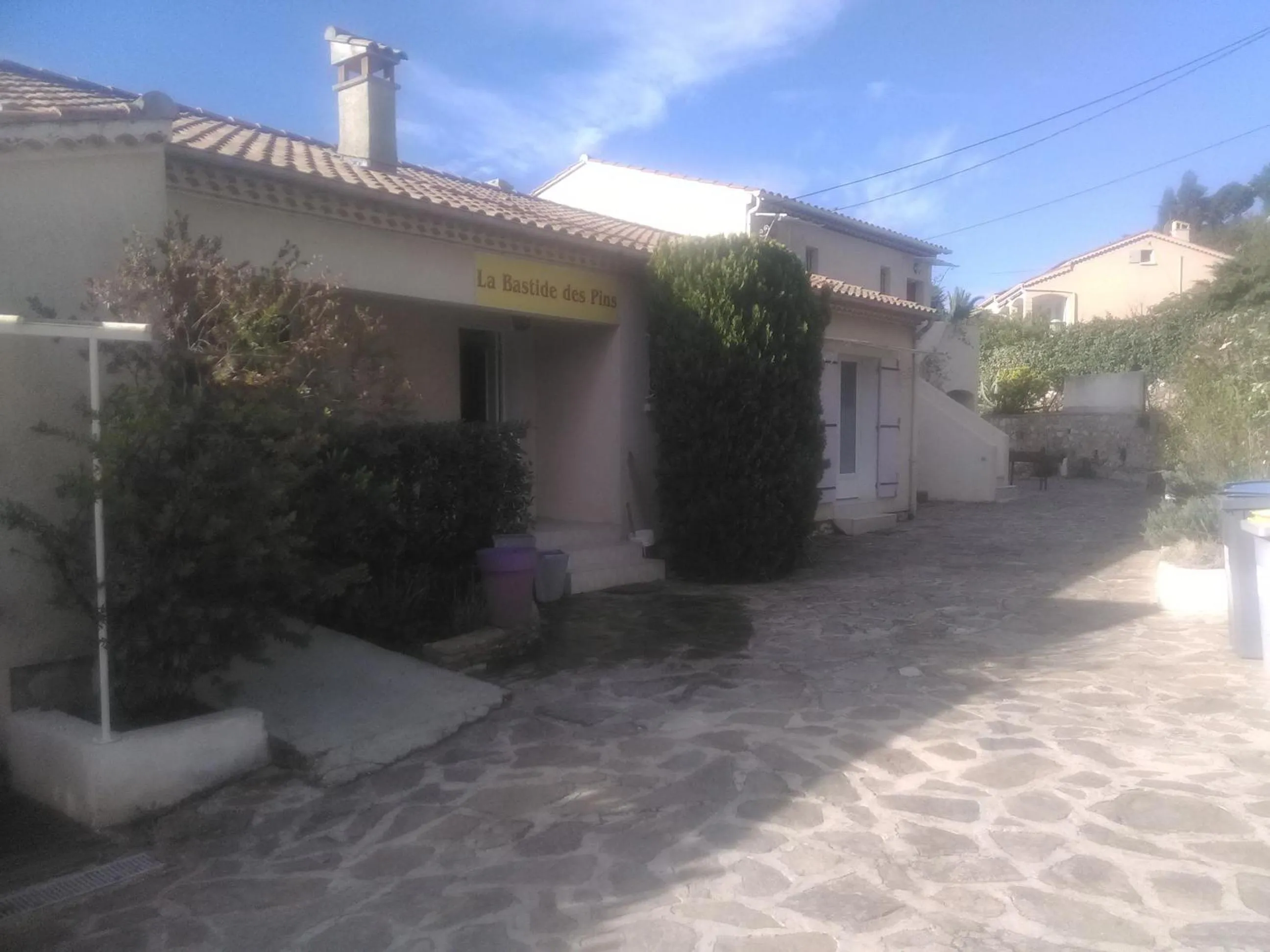 Facade/entrance in La Bastide des Pins