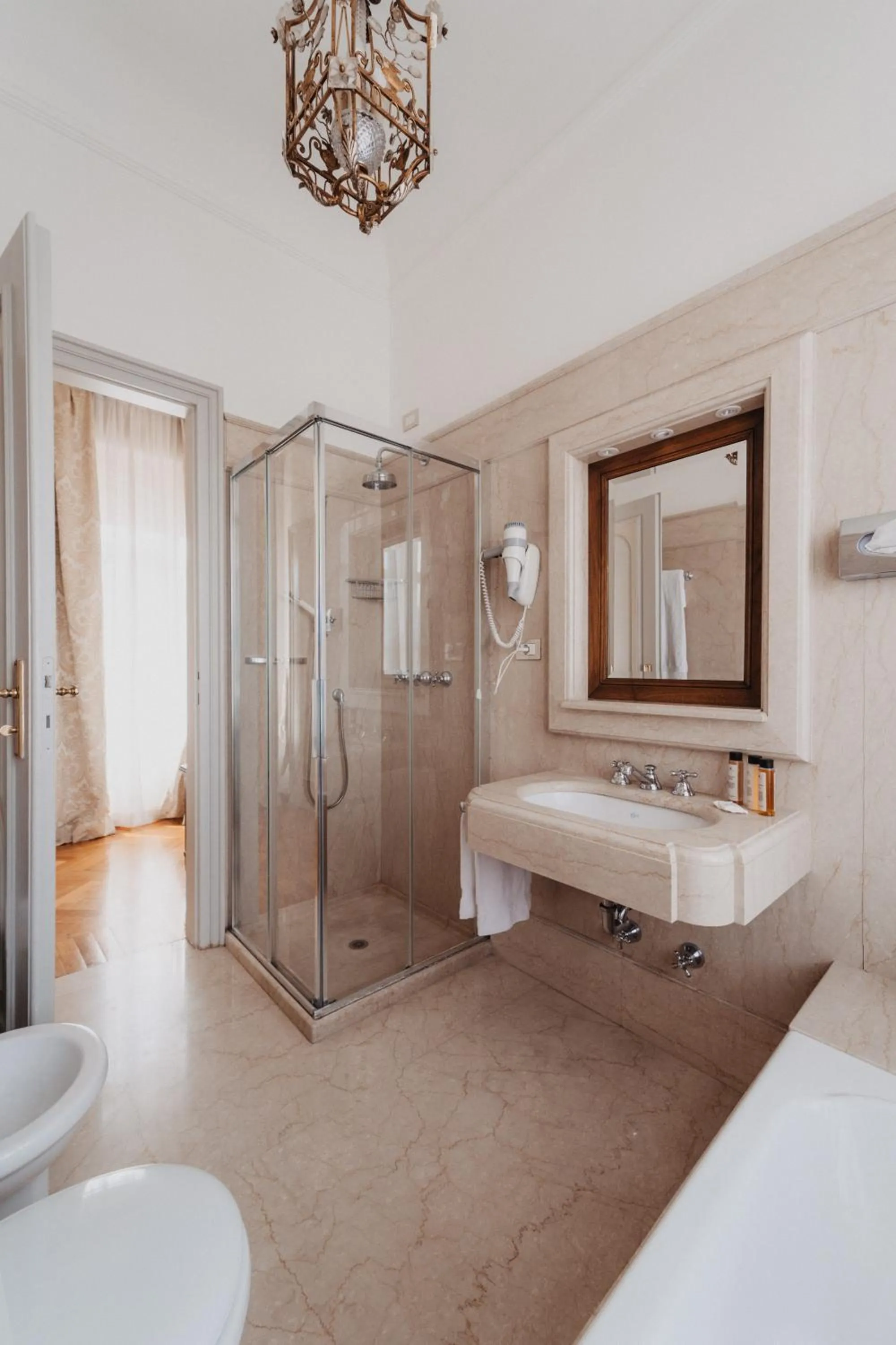 Bathroom in Hotel Vittoria