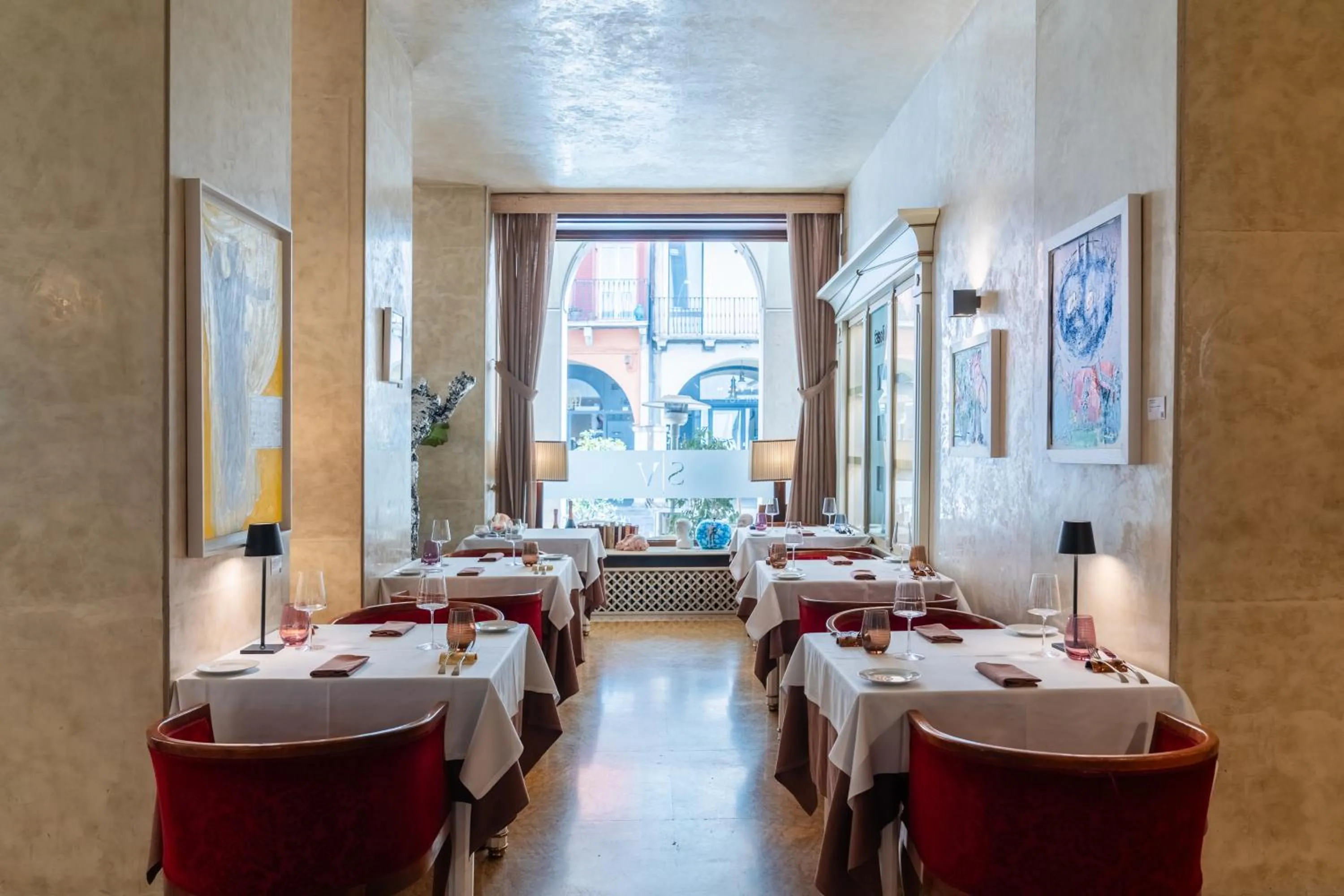 Restaurant/places to eat in Hotel Vittoria