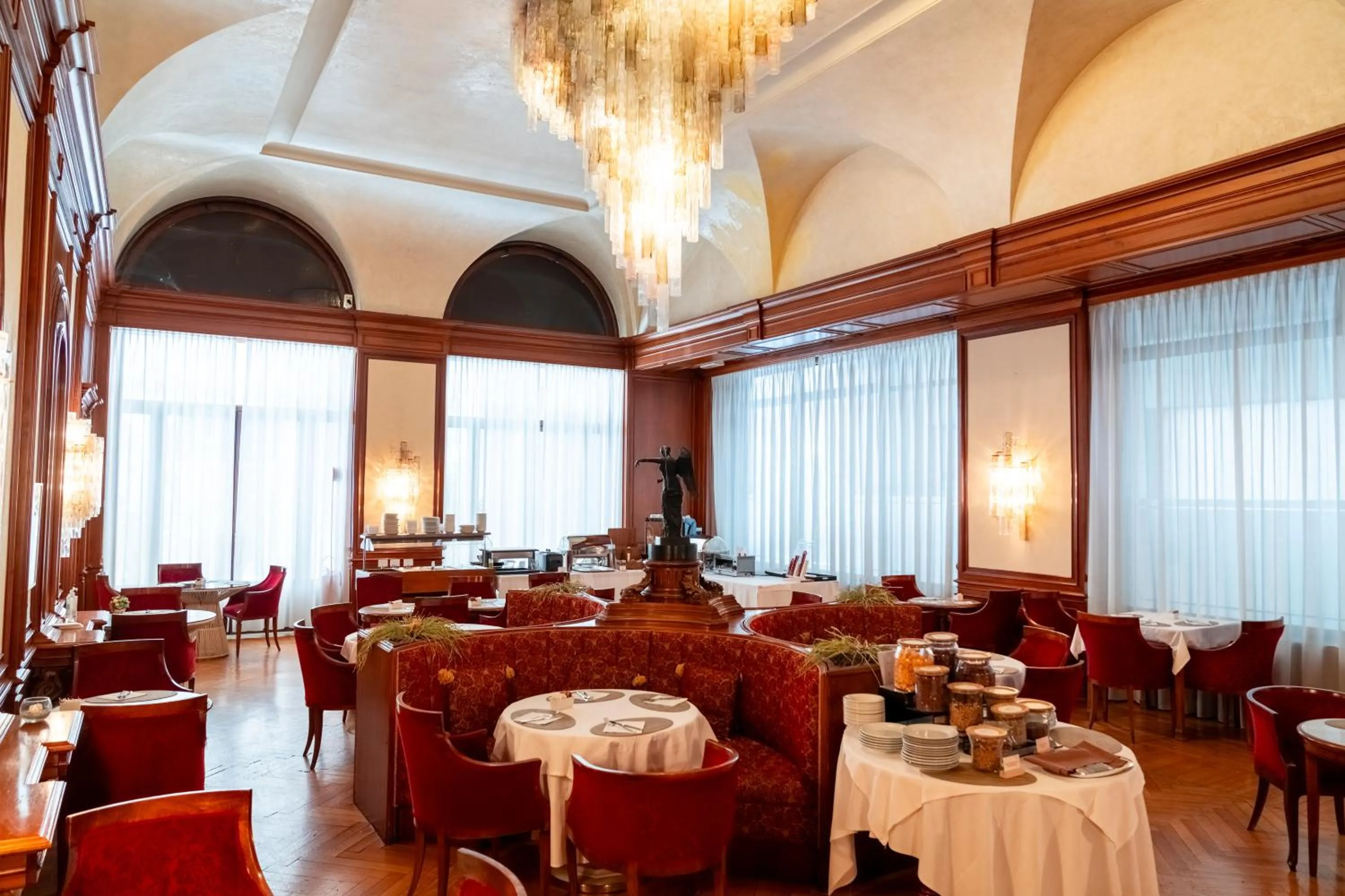 Restaurant/places to eat in Hotel Vittoria