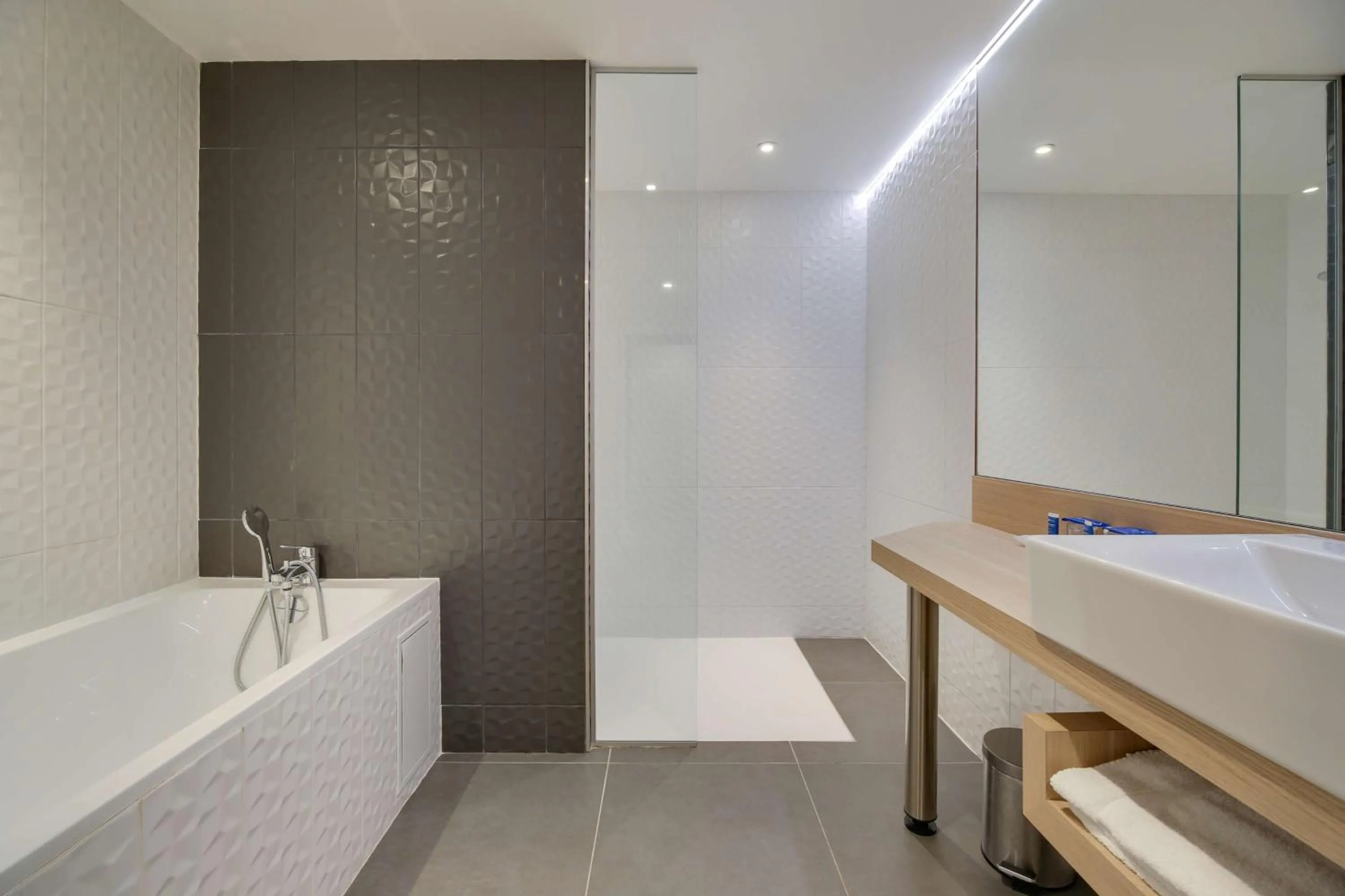 Bathroom in Brit Hotel Confort Saint-Dizier