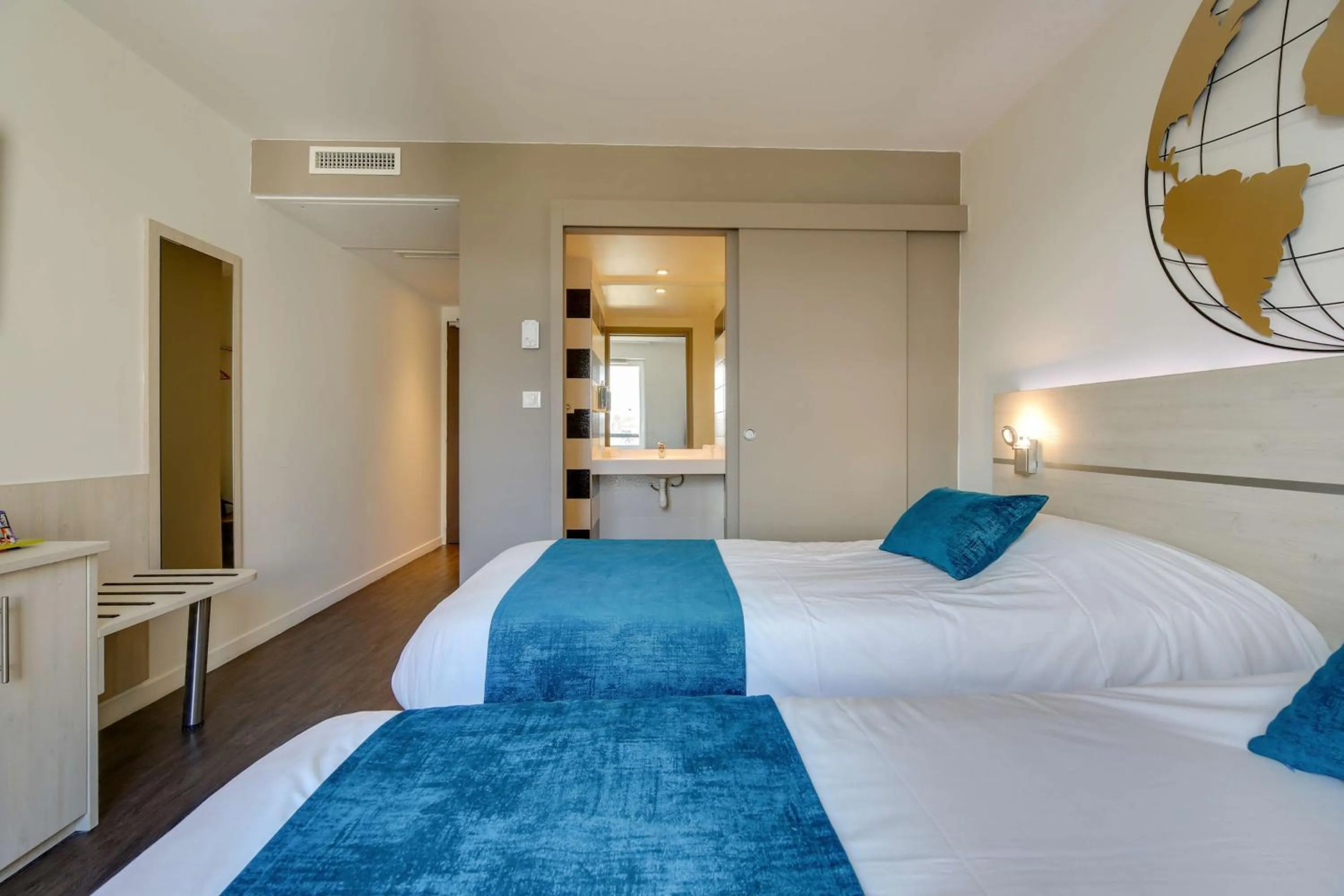 Bedroom, Bed in Brit Hotel Confort Saint-Dizier