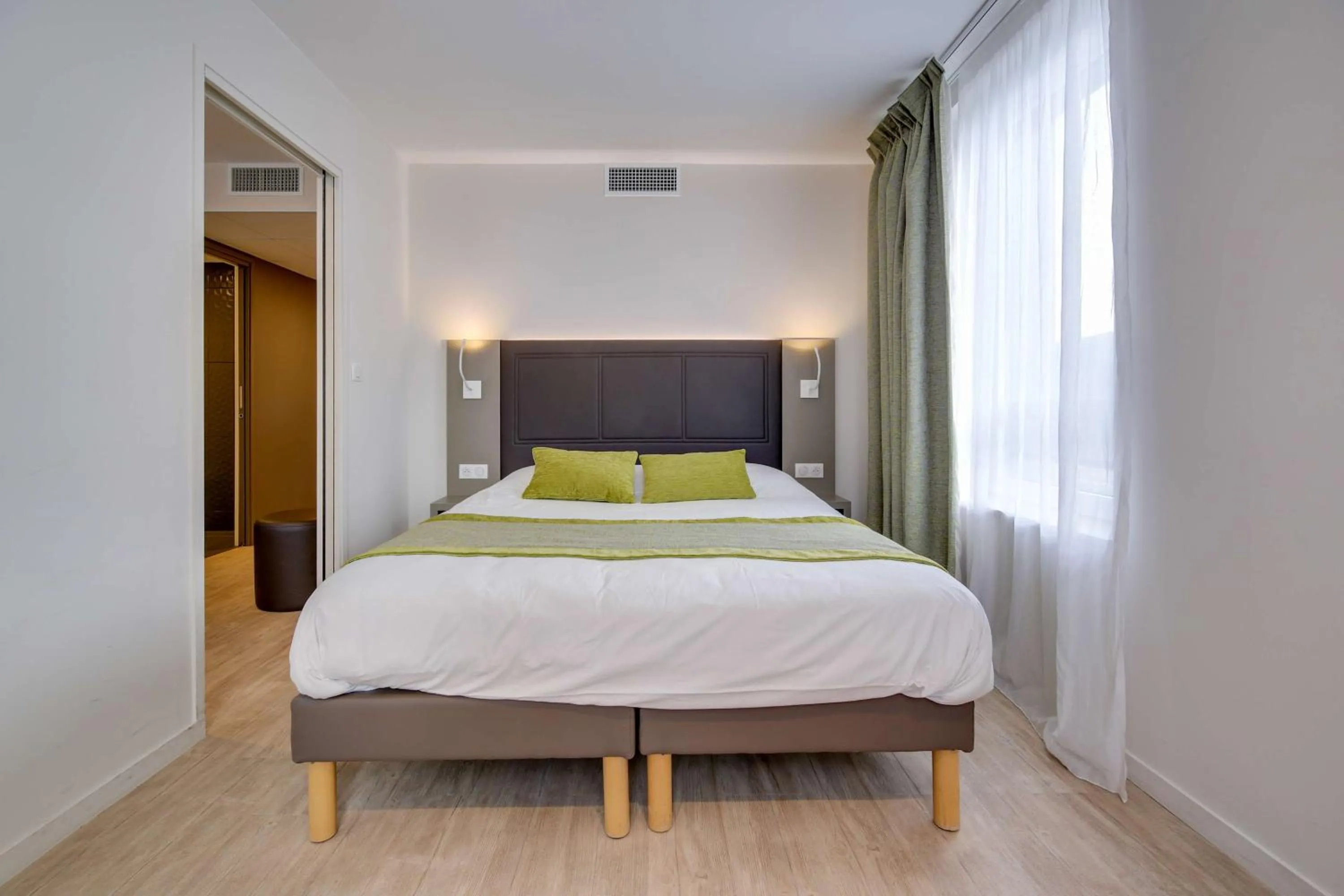 Bedroom, Bed in Brit Hotel Confort Saint-Dizier