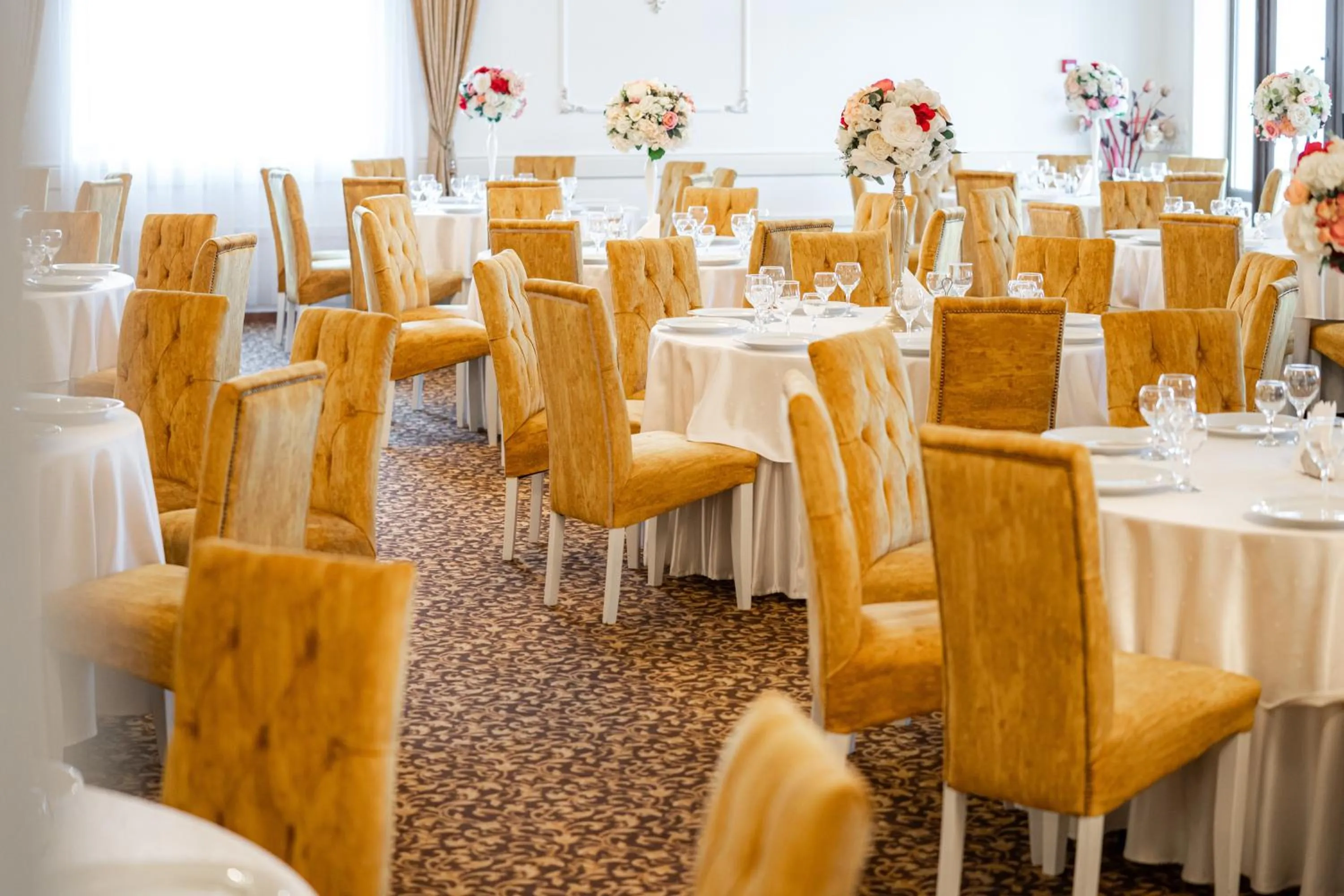 Restaurant/places to eat in Hotel Polaris