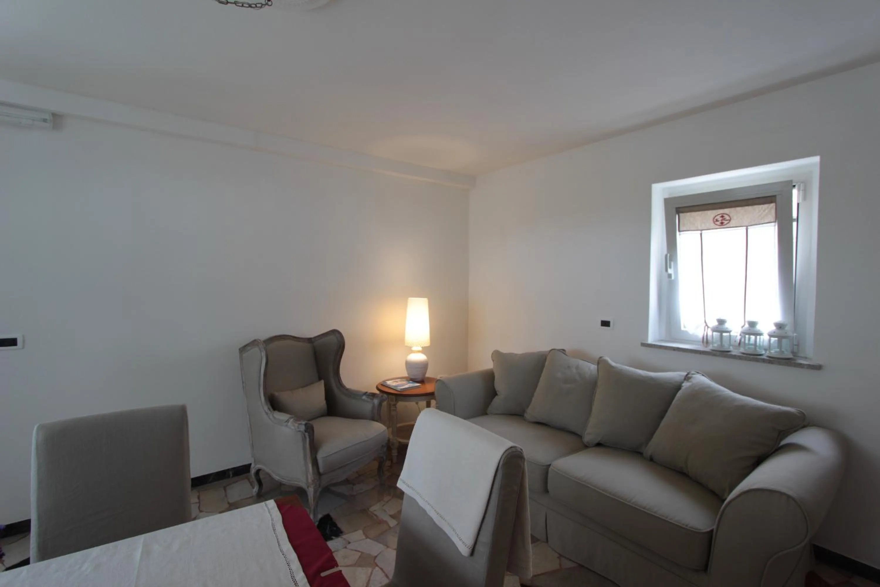 Communal lounge/ TV room in B&B Marina