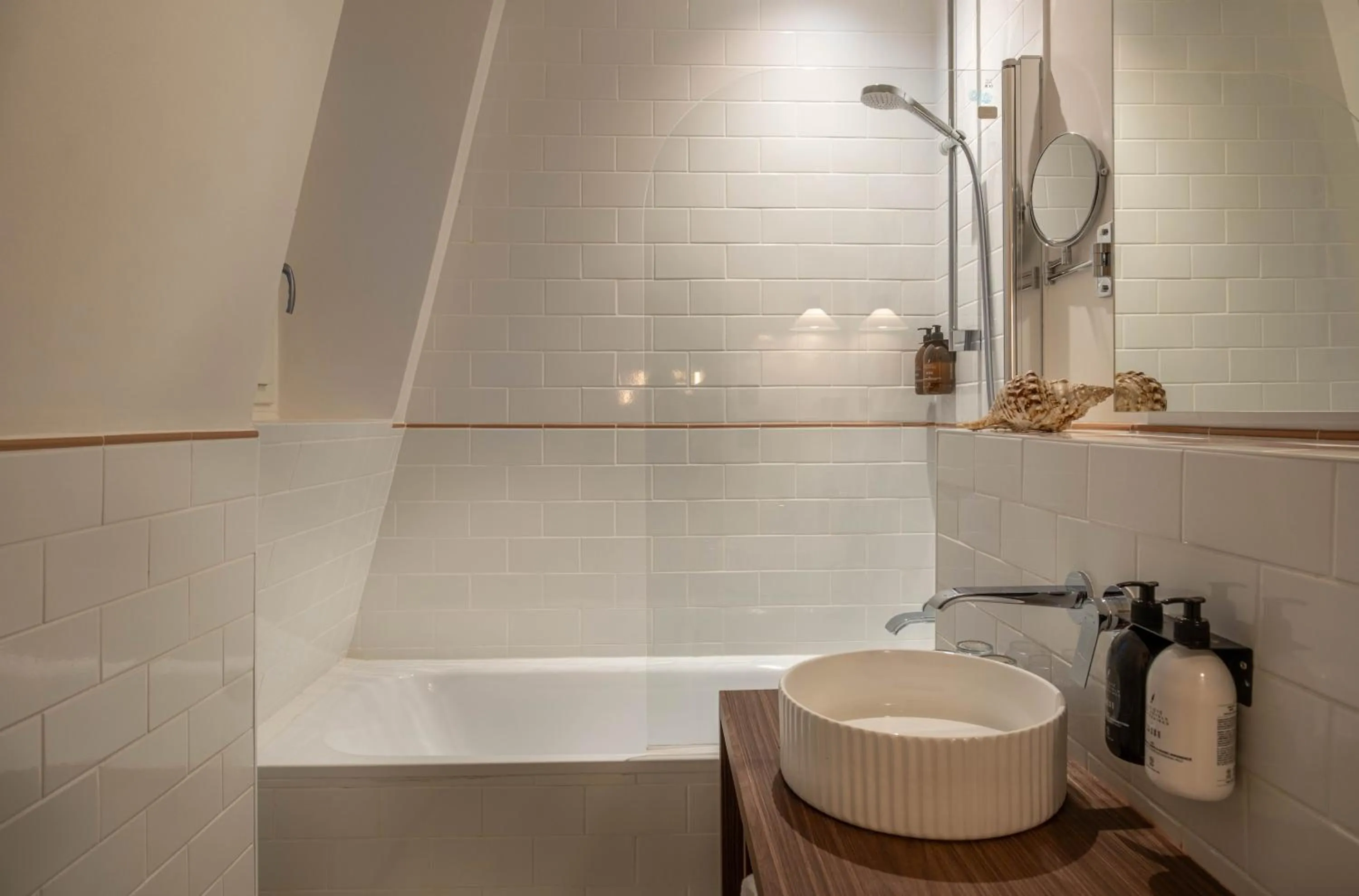 Bathroom in Hôtel Littéraire Stendhal et Spa