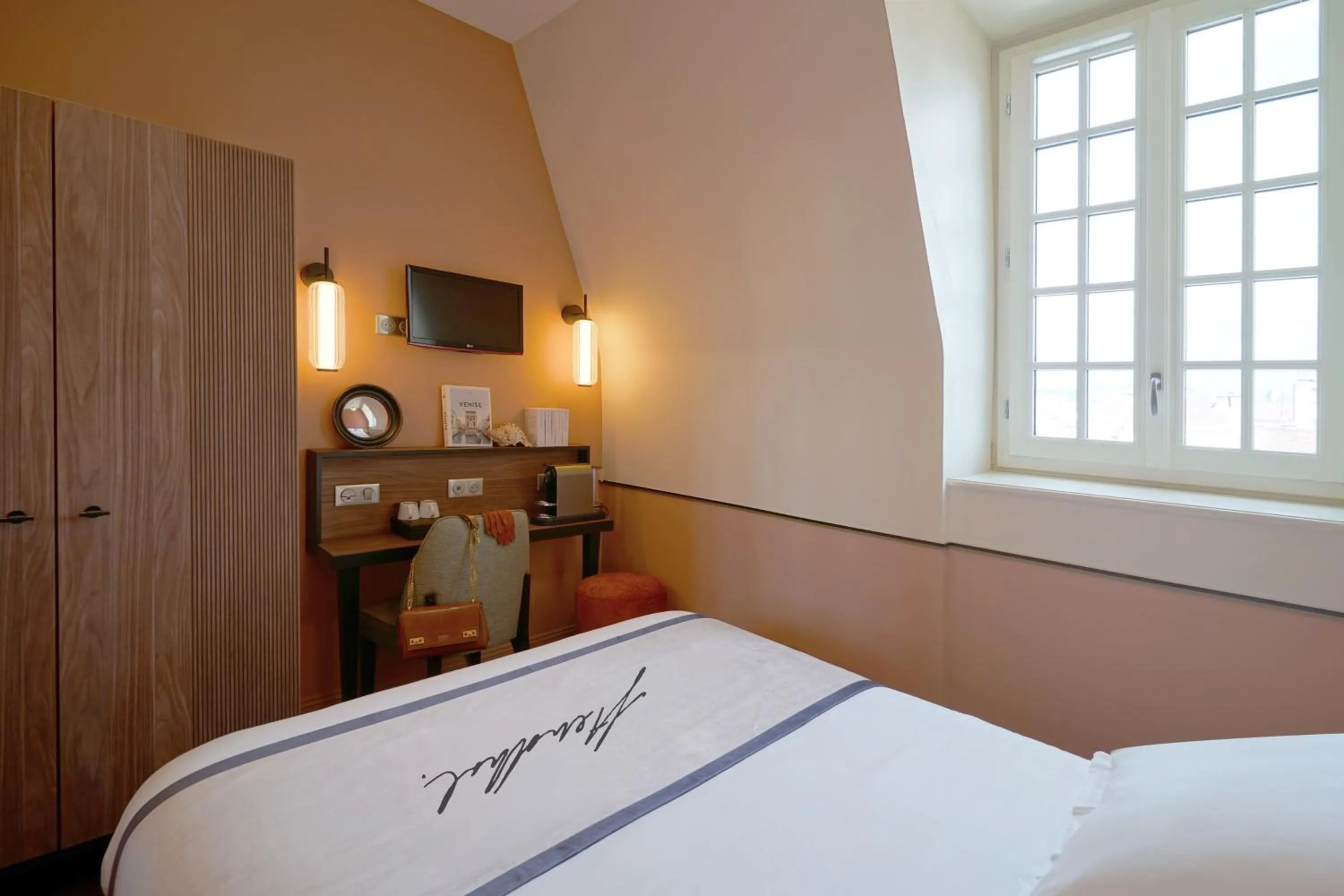 Bed in Hotel Des Prélats