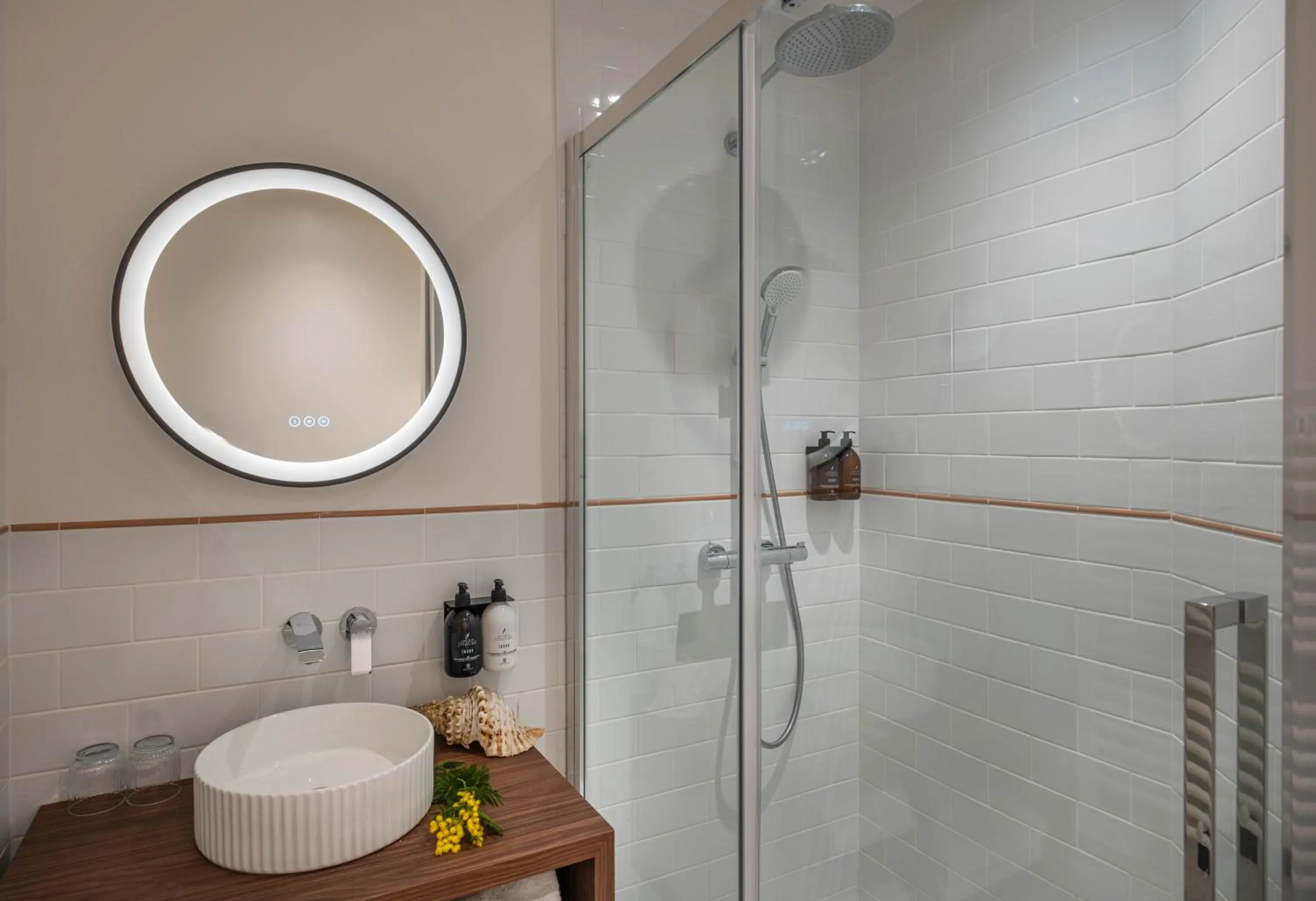 Bathroom in Hôtel Littéraire Stendhal et Spa