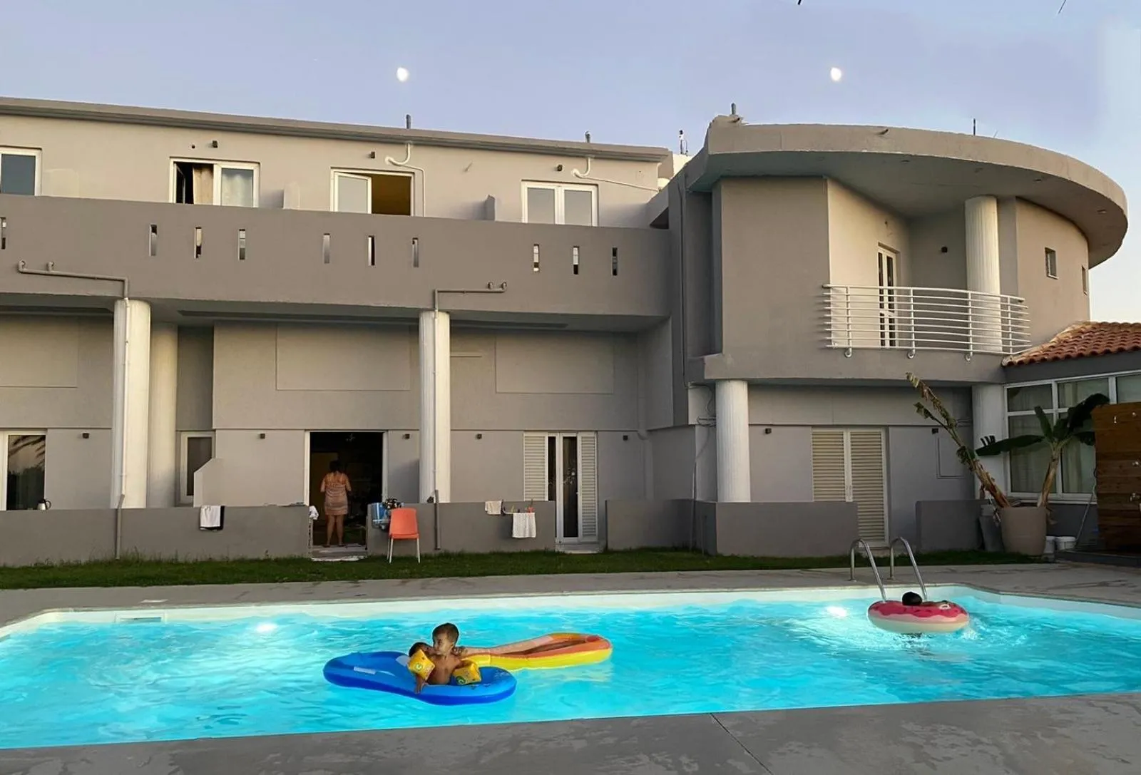 Swimming pool in Banana Moon