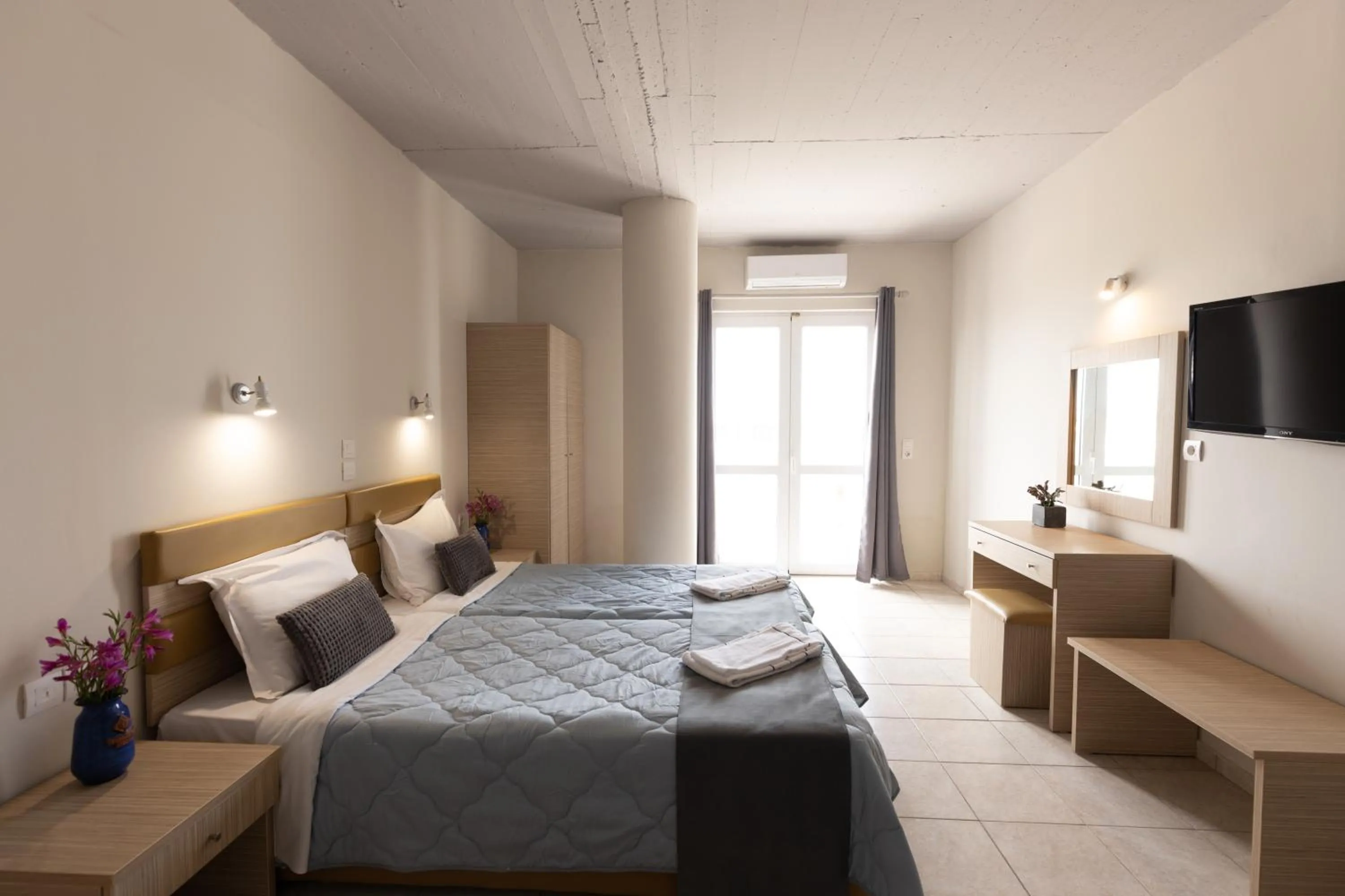 Bed in Banana Moon