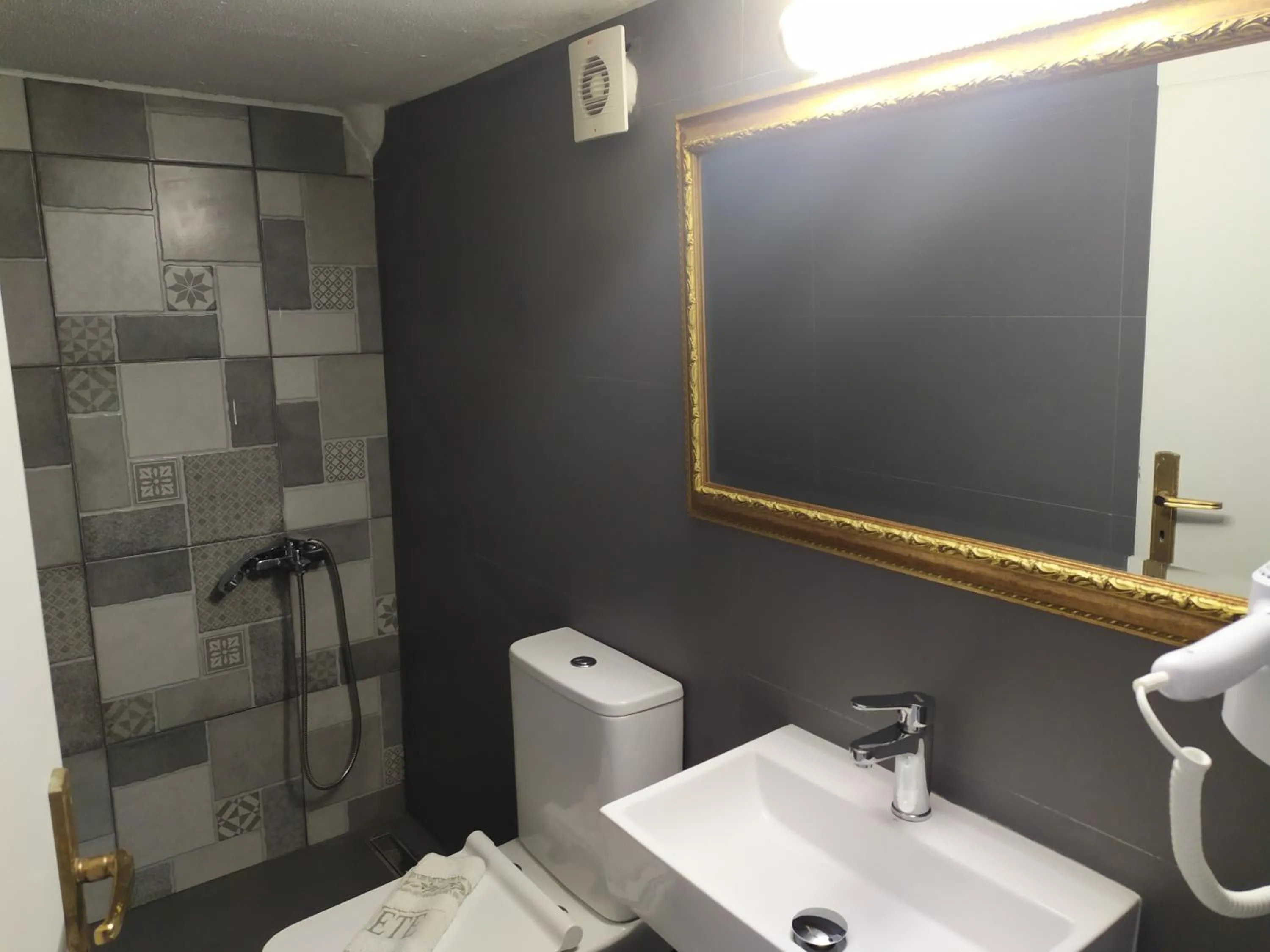 Shower in Banana Moon