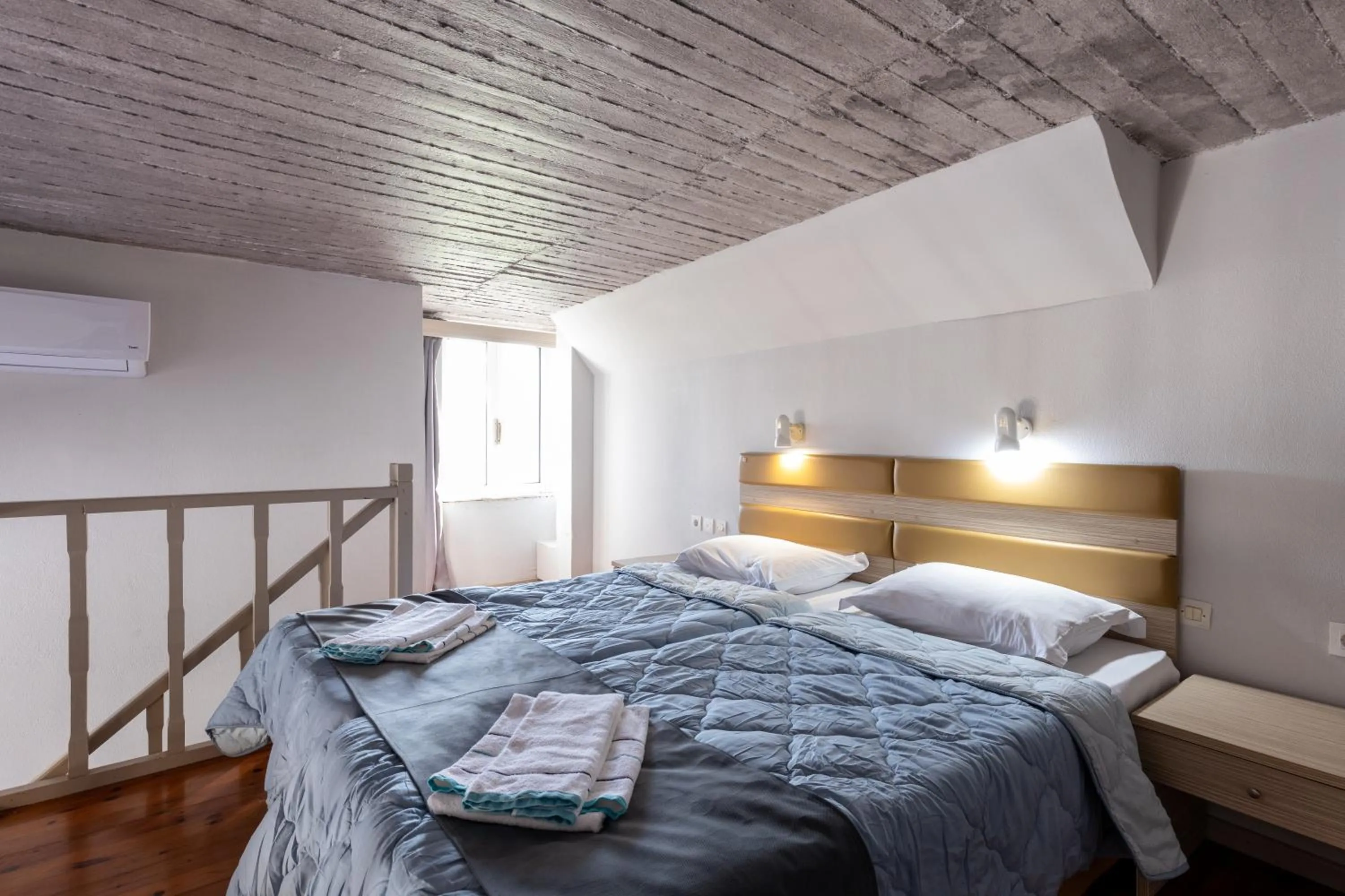 Bed in Banana Moon
