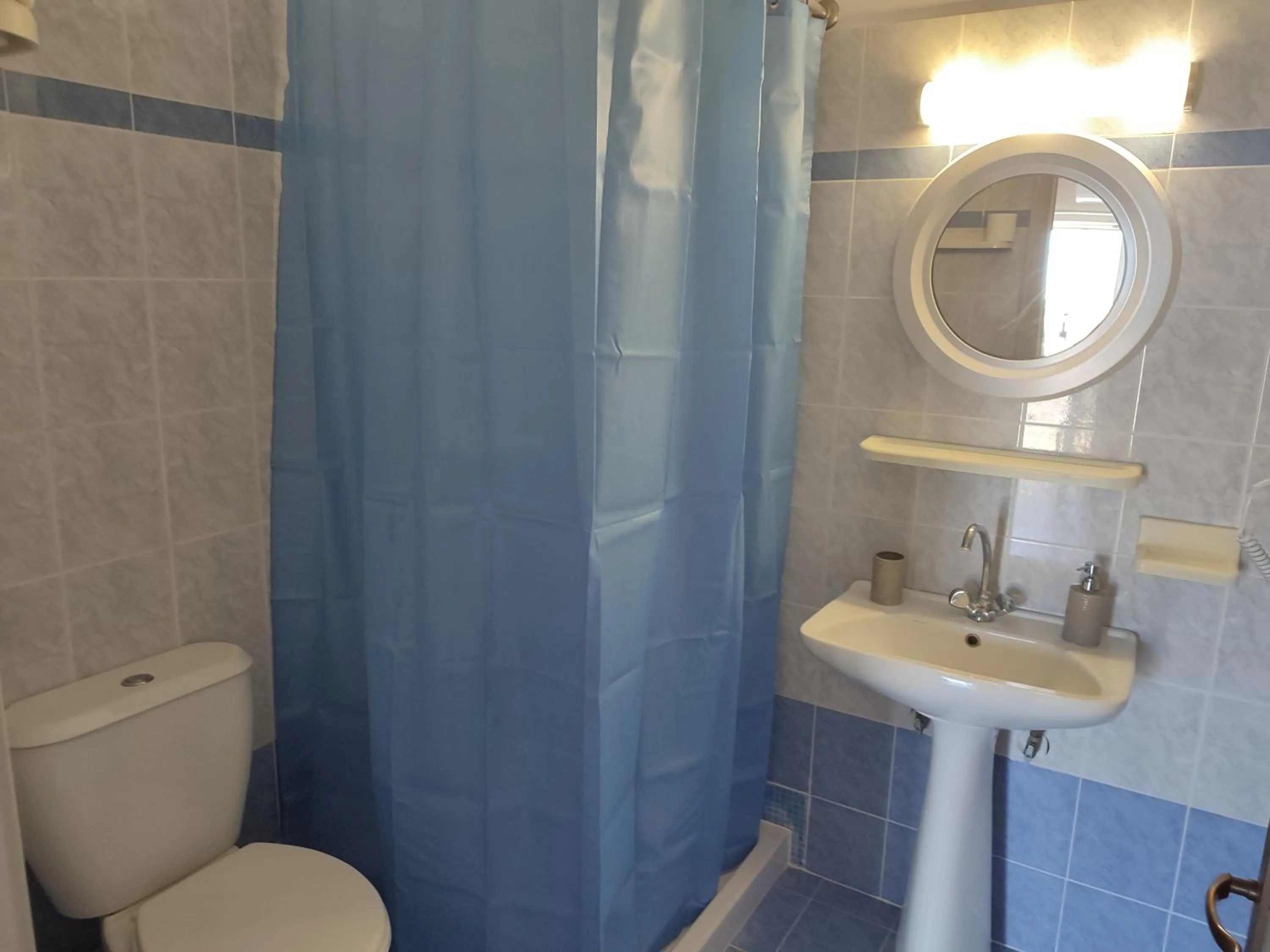 Bathroom in Banana Moon