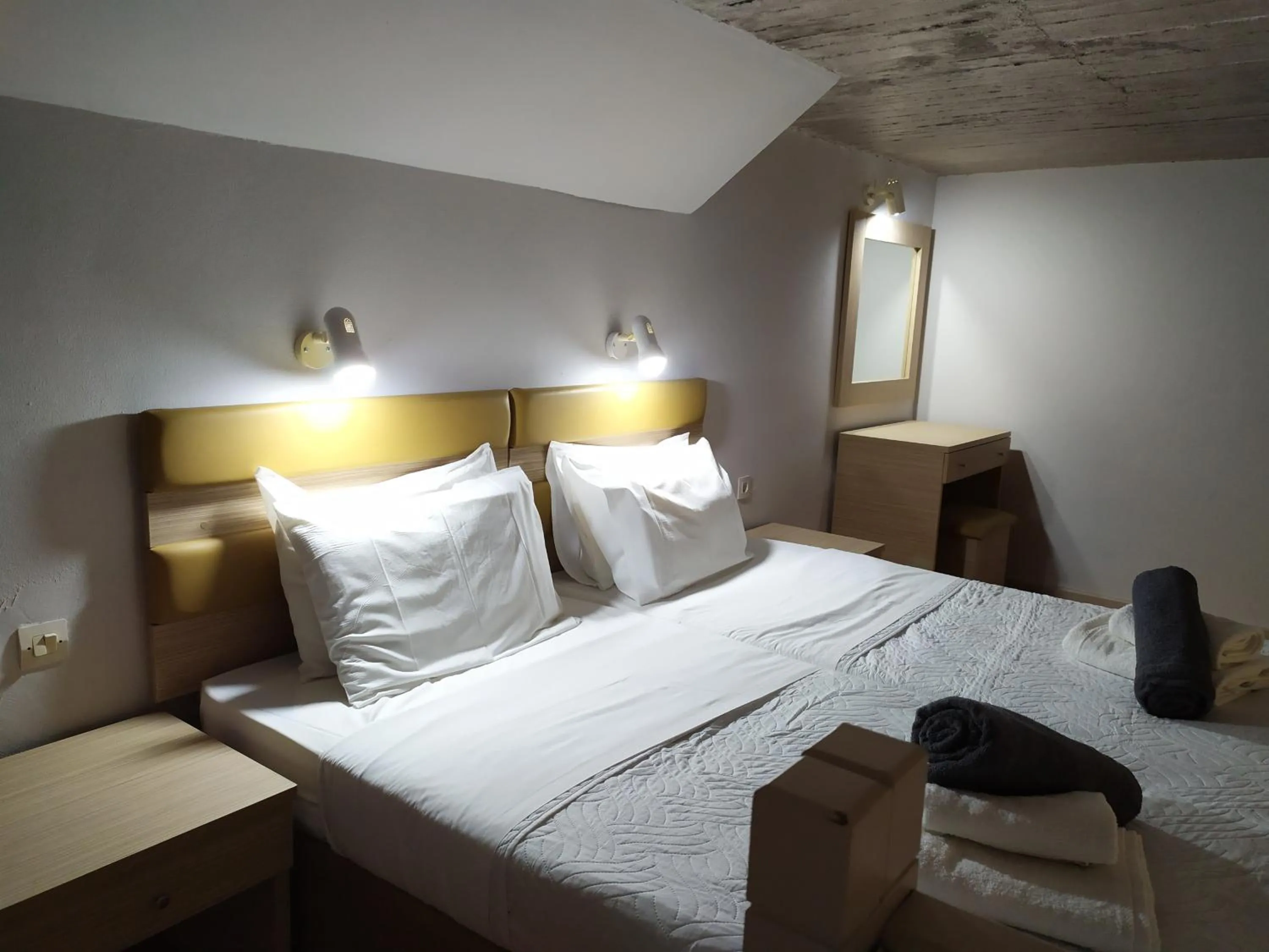 Bed in Banana Moon