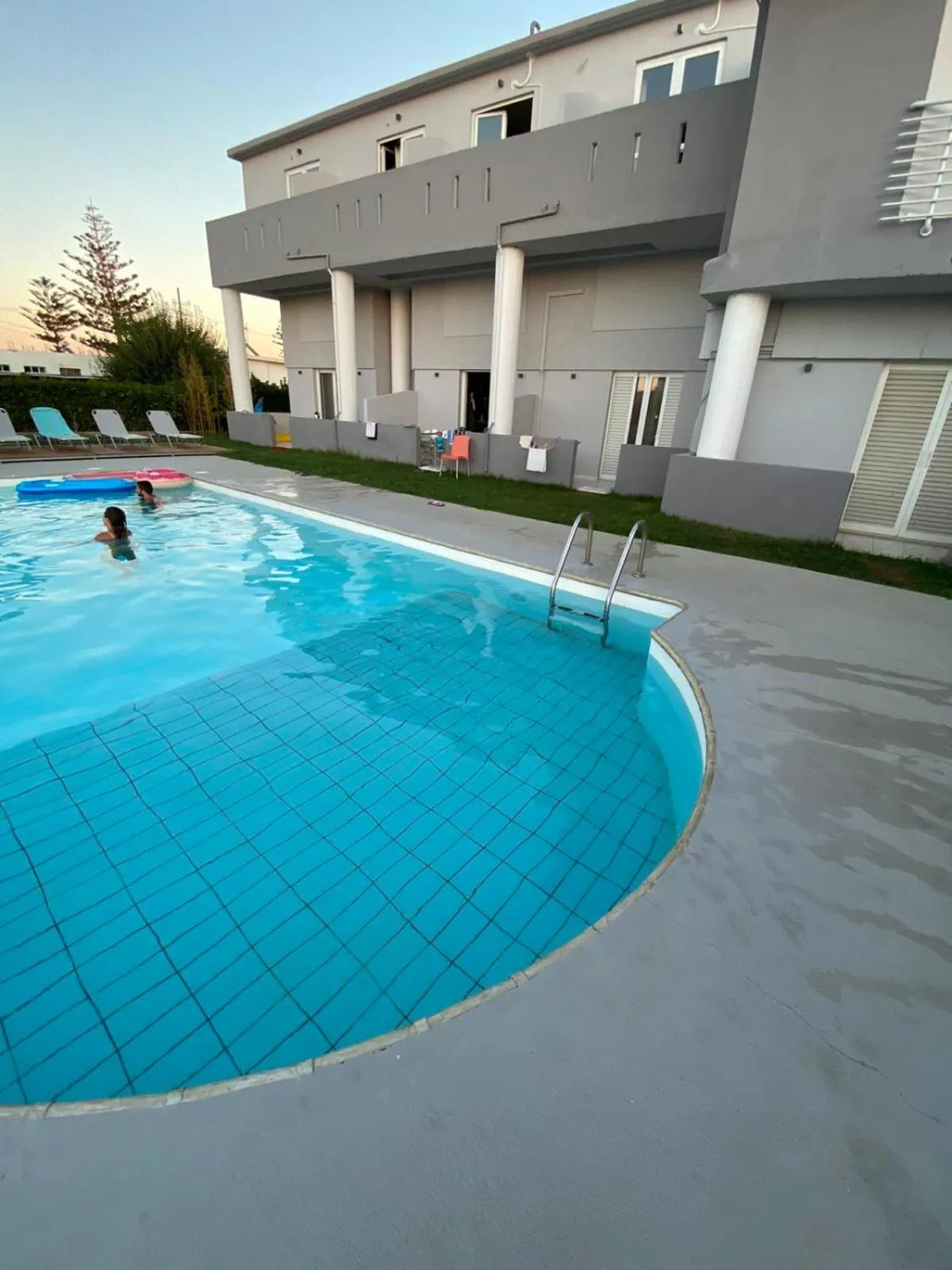 Pool view in Banana Moon