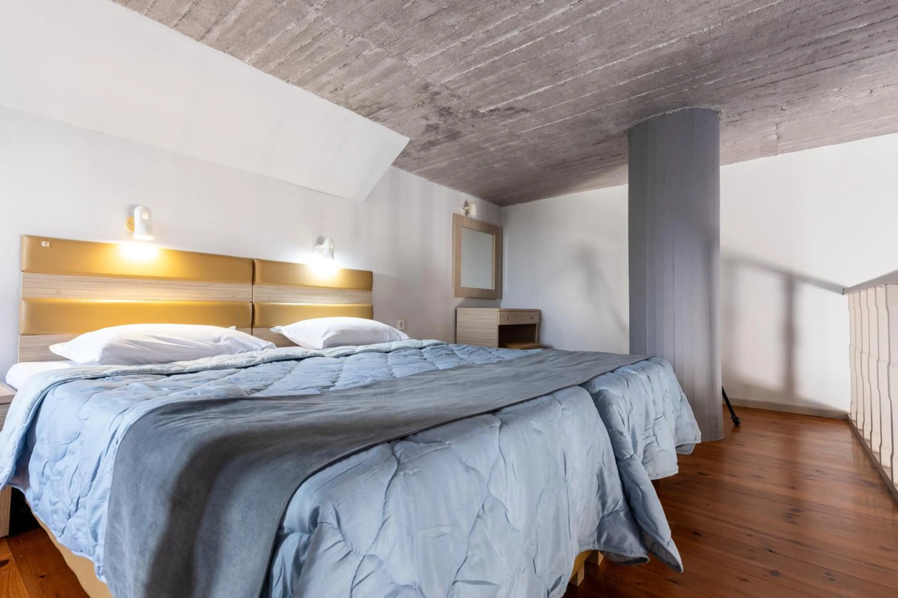 Bed in Banana Moon