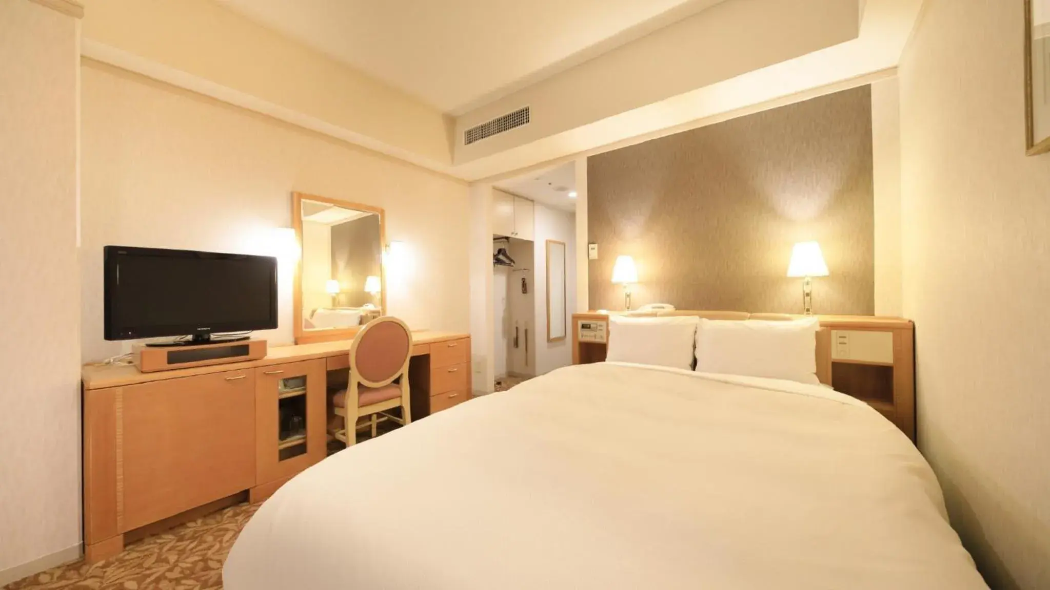 Bedroom, Bed in Crest Hotel Kashiwa Bedroom, Bed in Crest Hotel Kashiwa