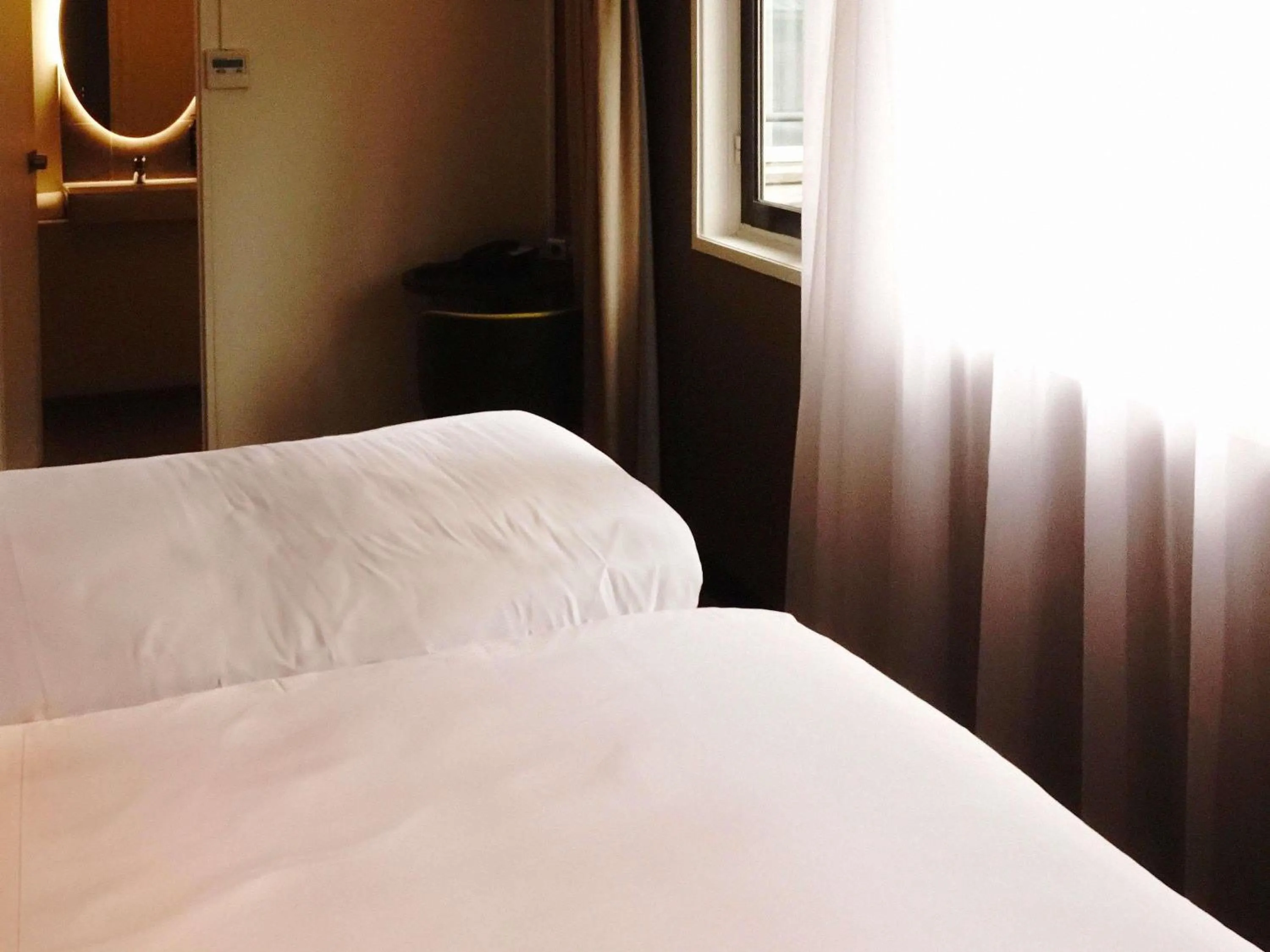 Bedroom, Bed in ibis Lille Centre Grand Place