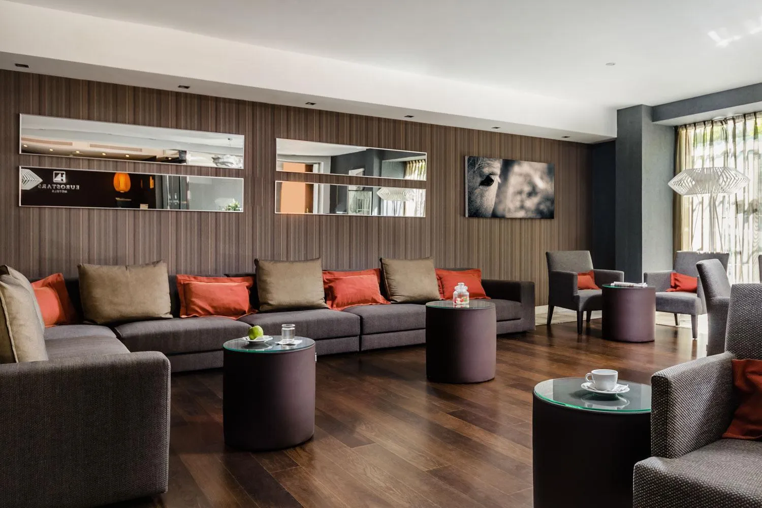 Communal lounge/ TV room in Eurostars Asta Regia Jerez