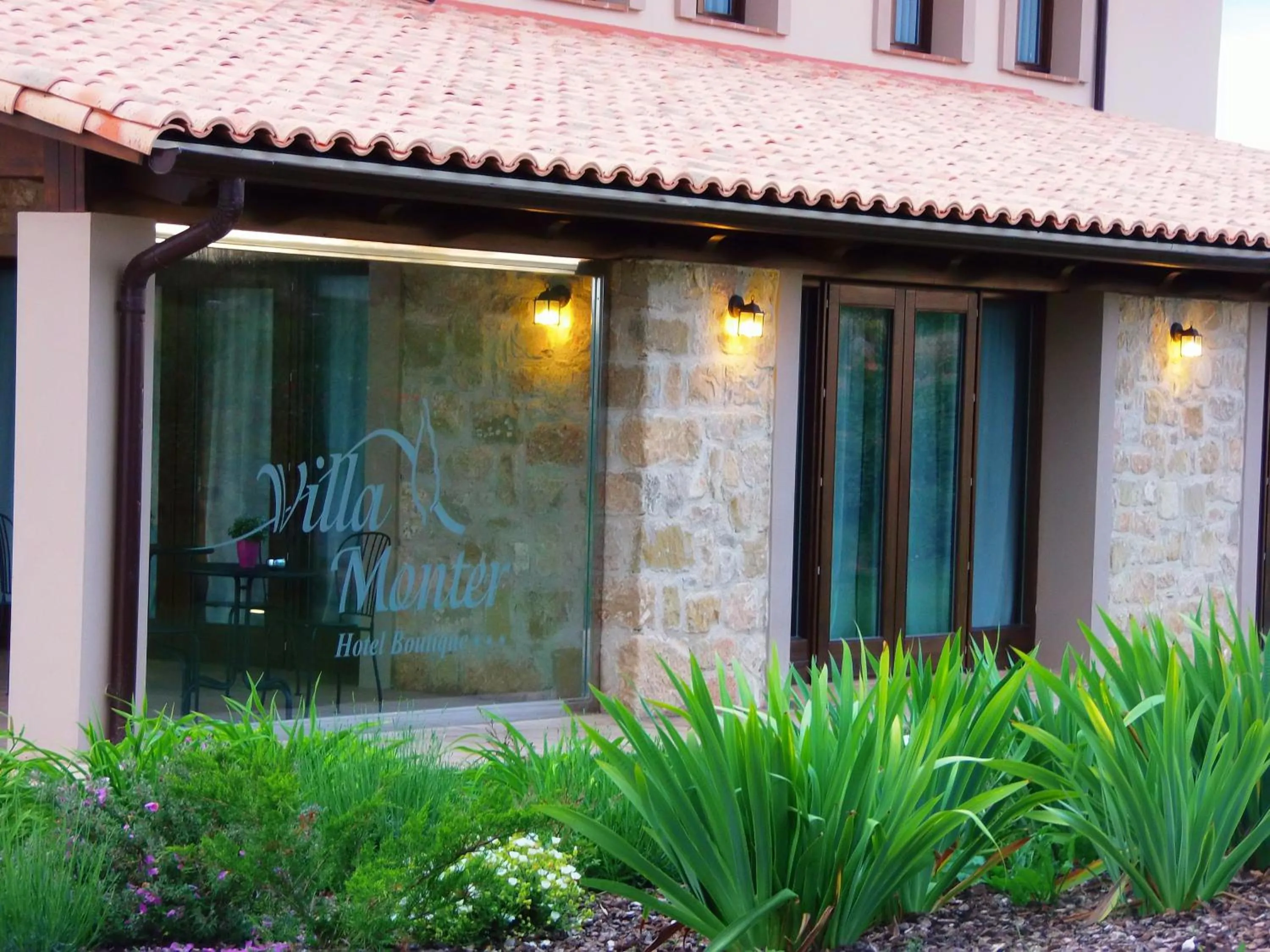 Facade/entrance in Hotel Villa Monter