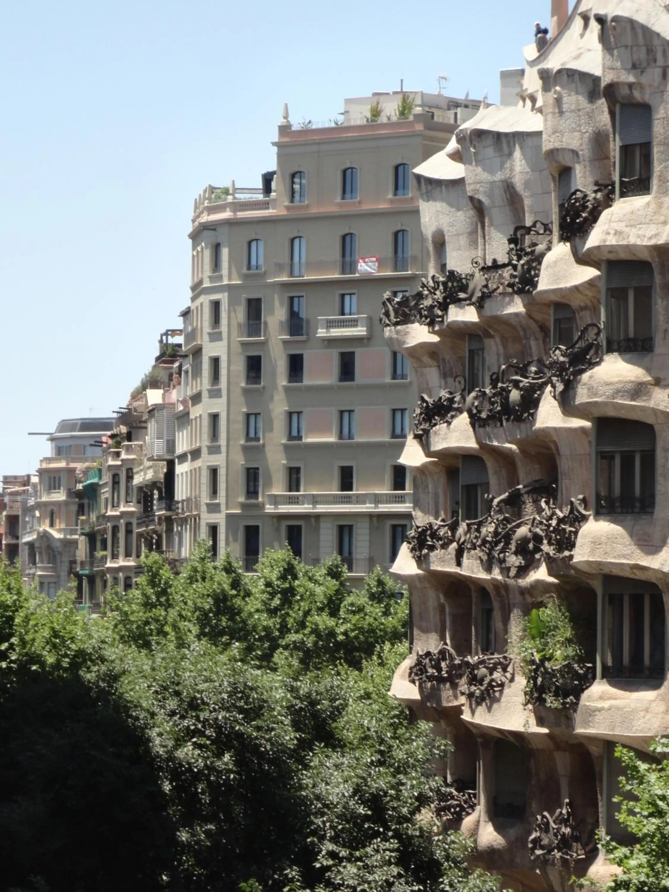 Claris Apartments