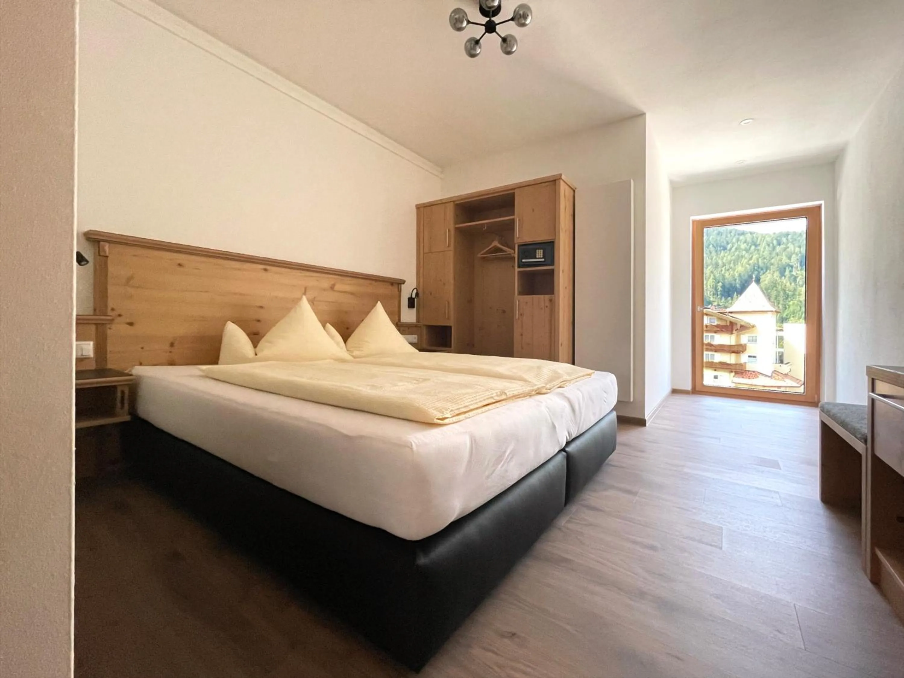 Bedroom, Bed in Hotel & Suites Glück Auf