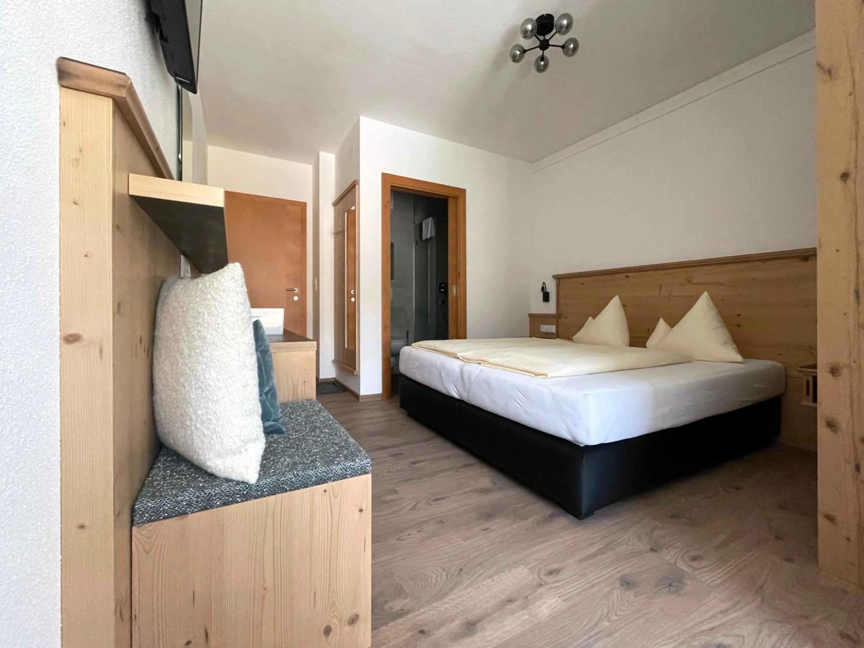 Bedroom, Bed in Hotel & Suites Glück Auf