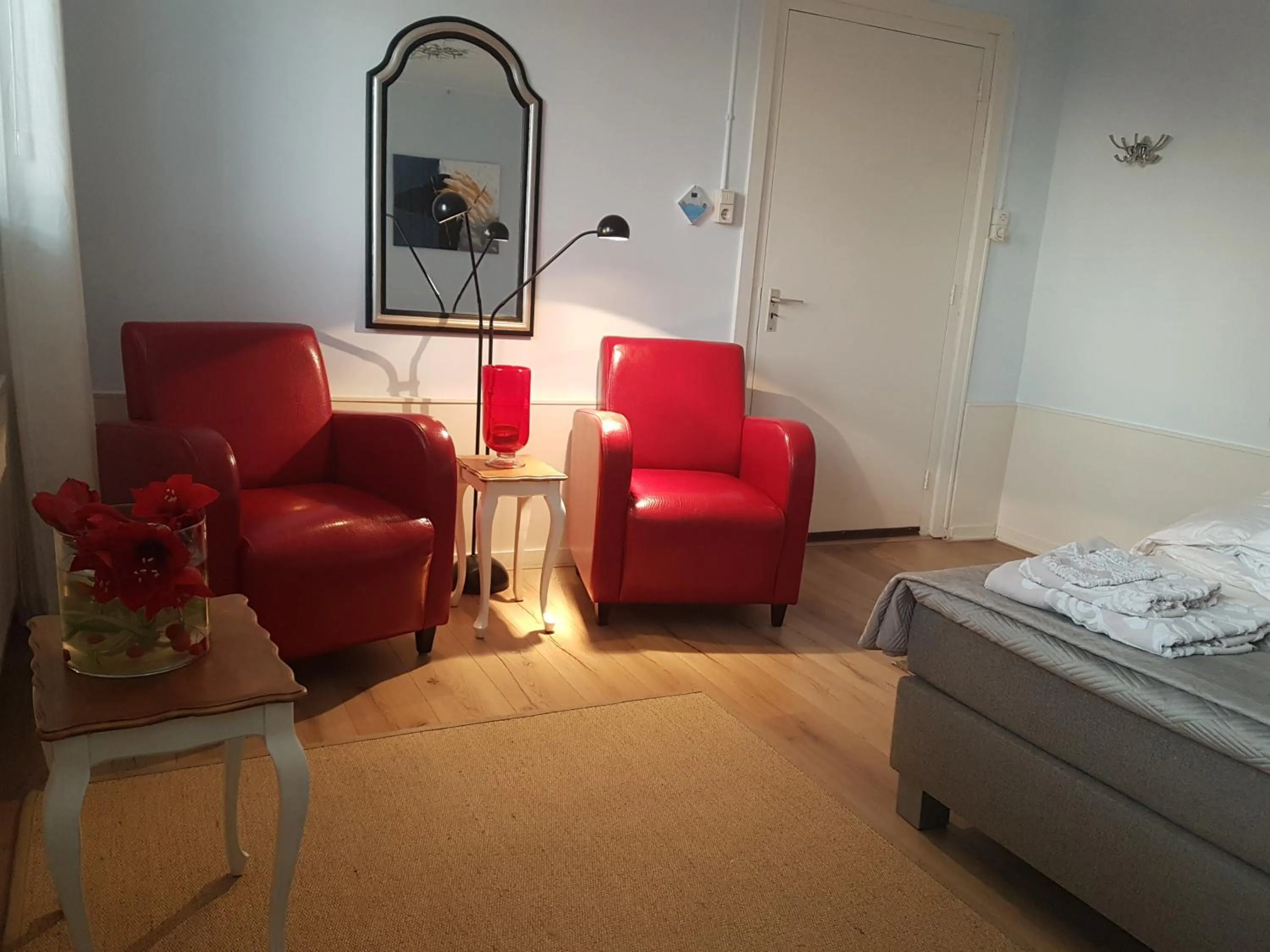 Seating area, Bed in B&B de Panheide