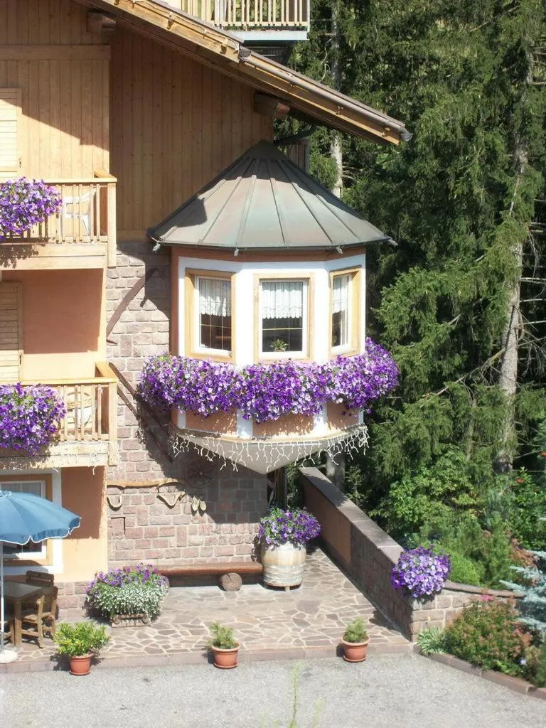 Facade/entrance in Hotel Vallechiara
