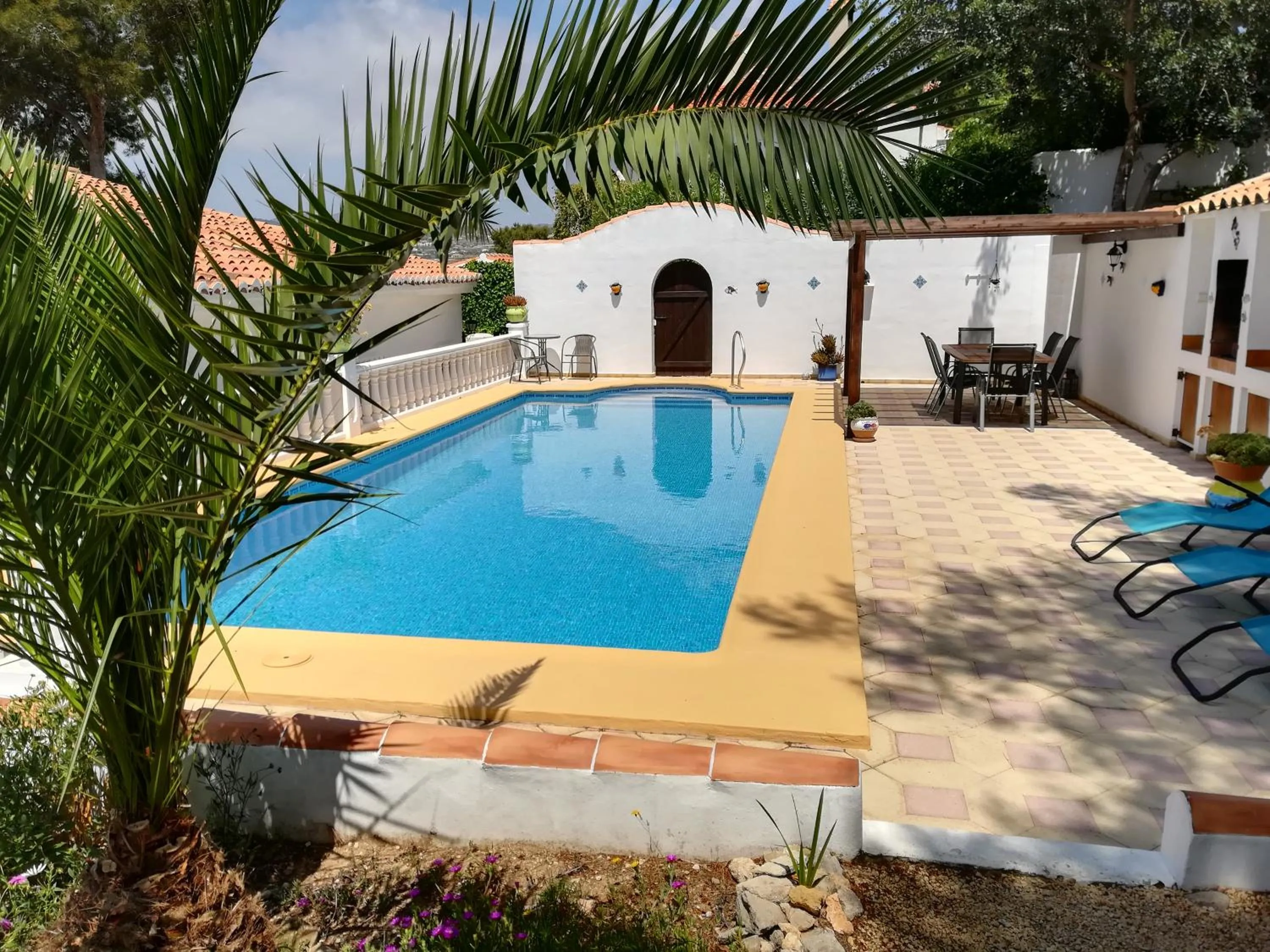 Swimming pool in FerienwohnungMoraira