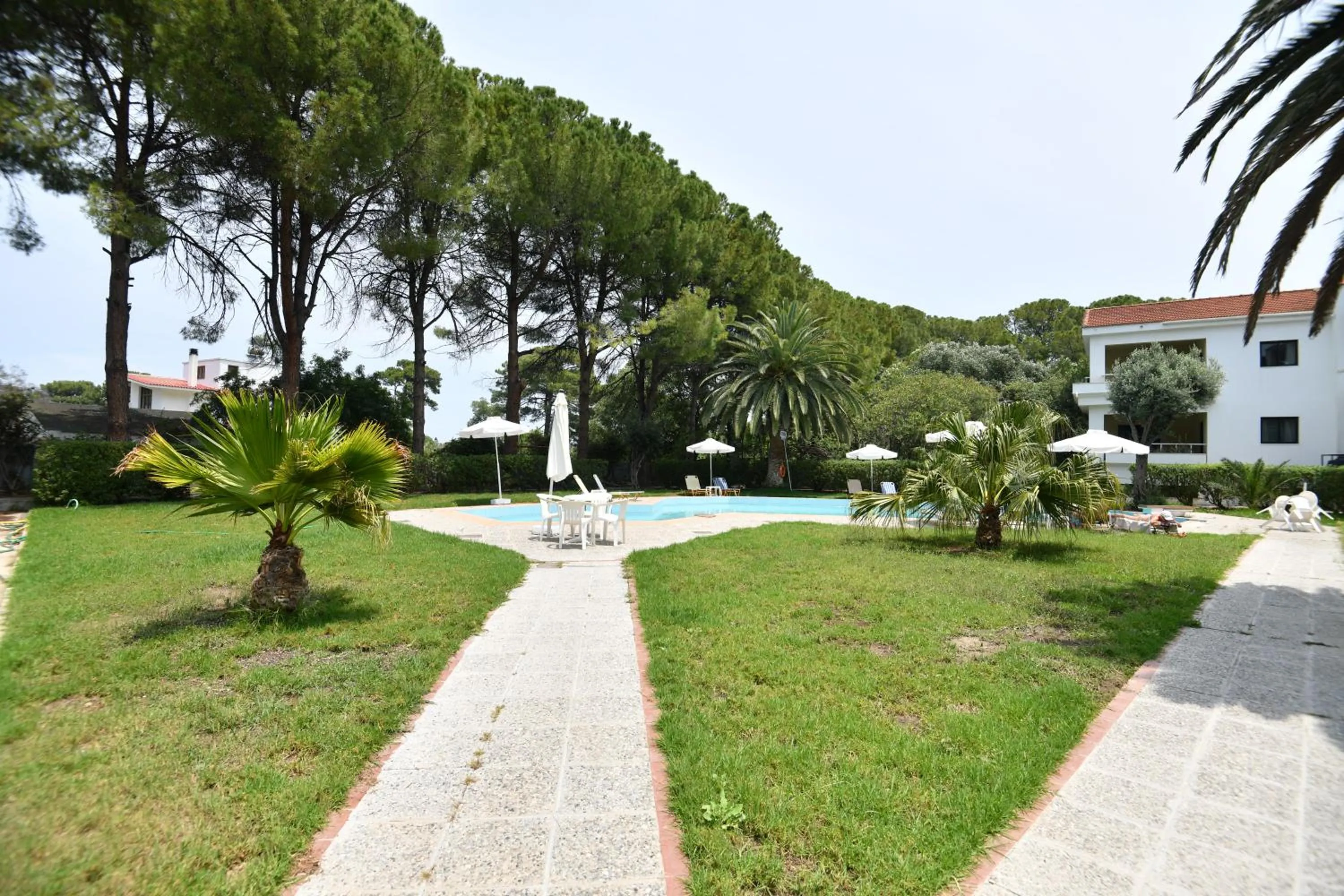 Niki Hotel Apartments