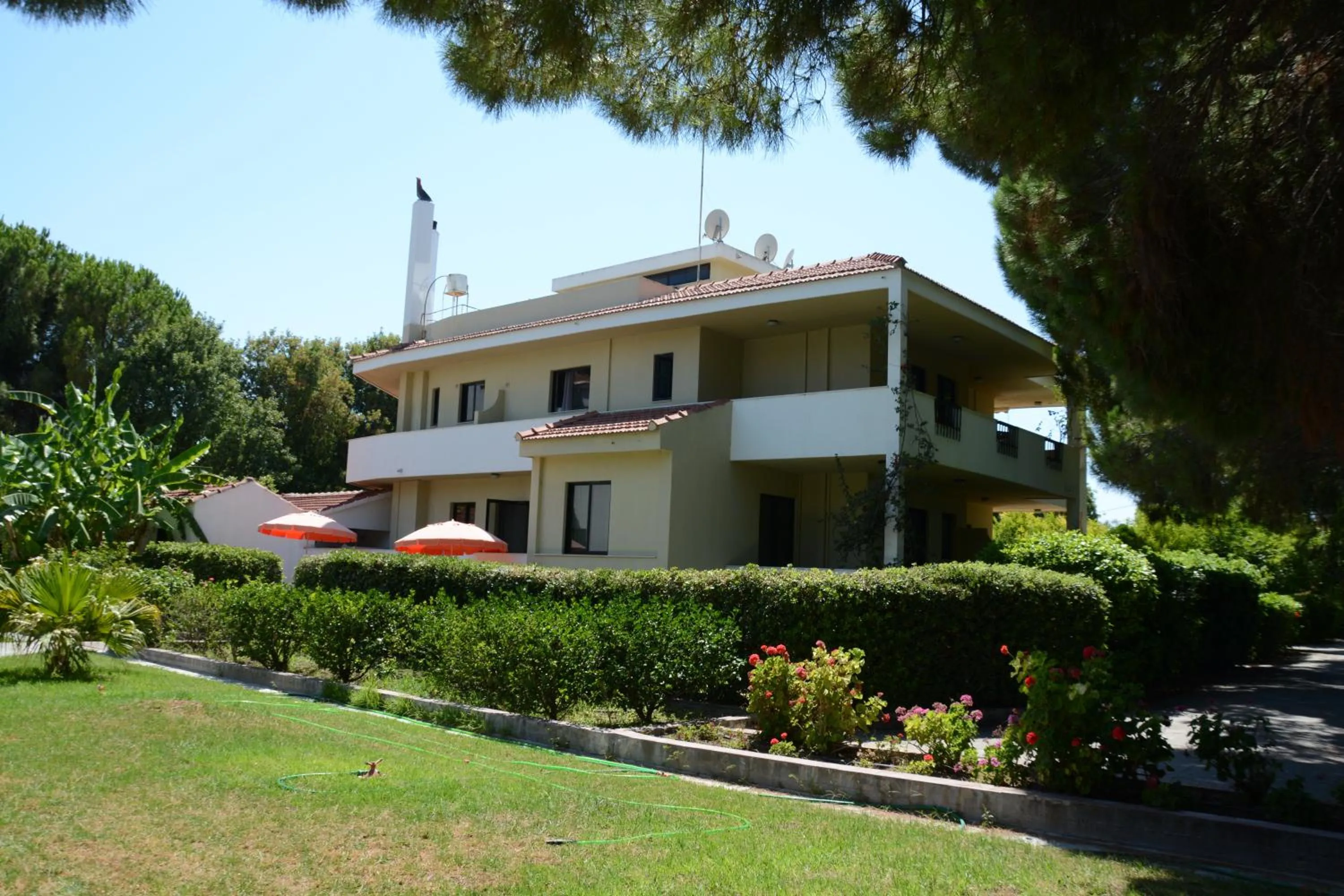 Facade/entrance in Niki Hotel Apartments