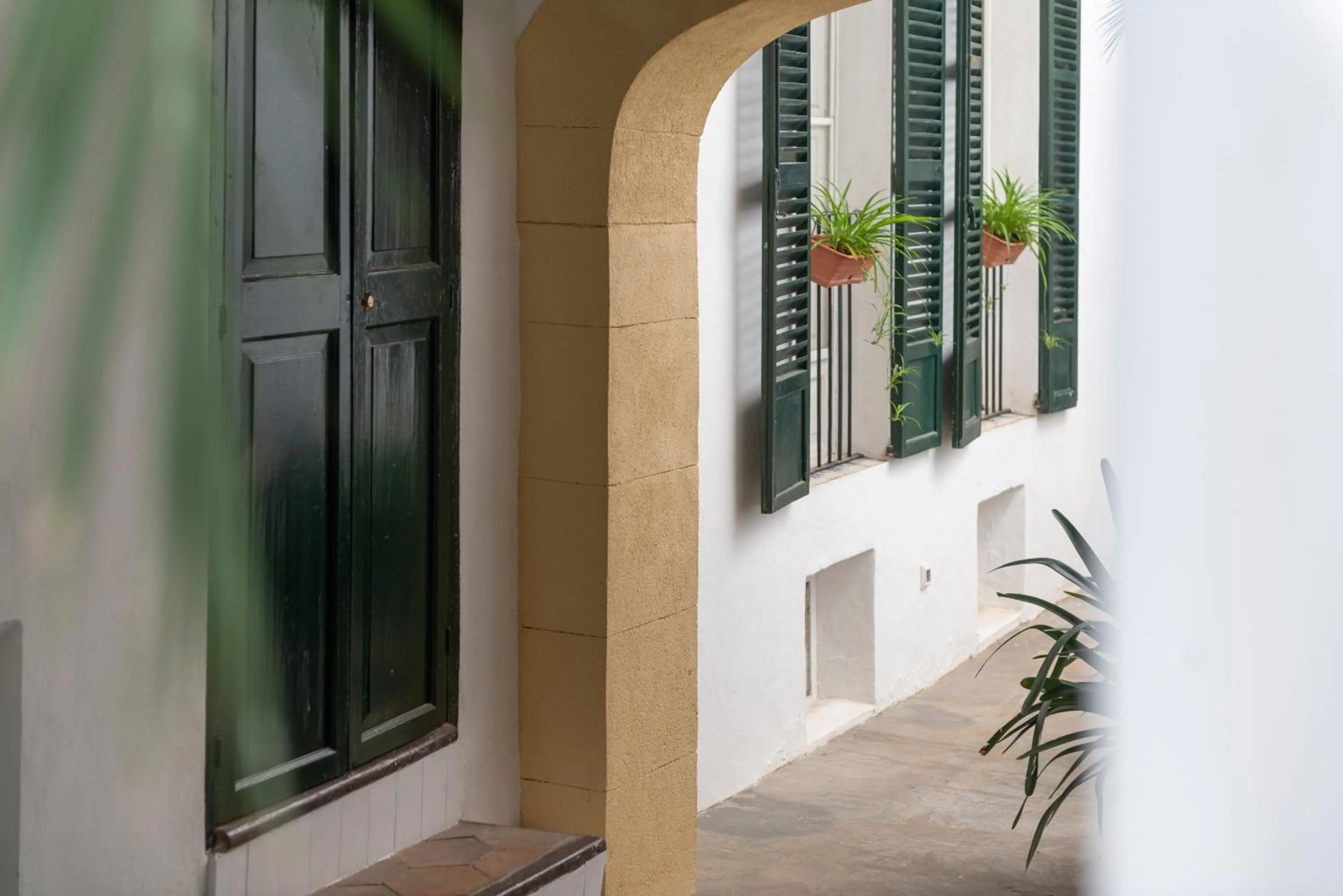 Facade/entrance in Hostal Pons