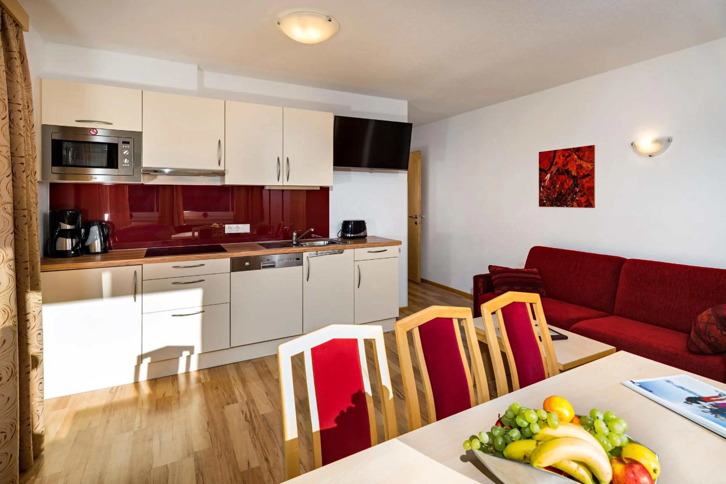 Kitchen or kitchenette in Aparthotel Alpendiamant Serfaus Wachter GmbH