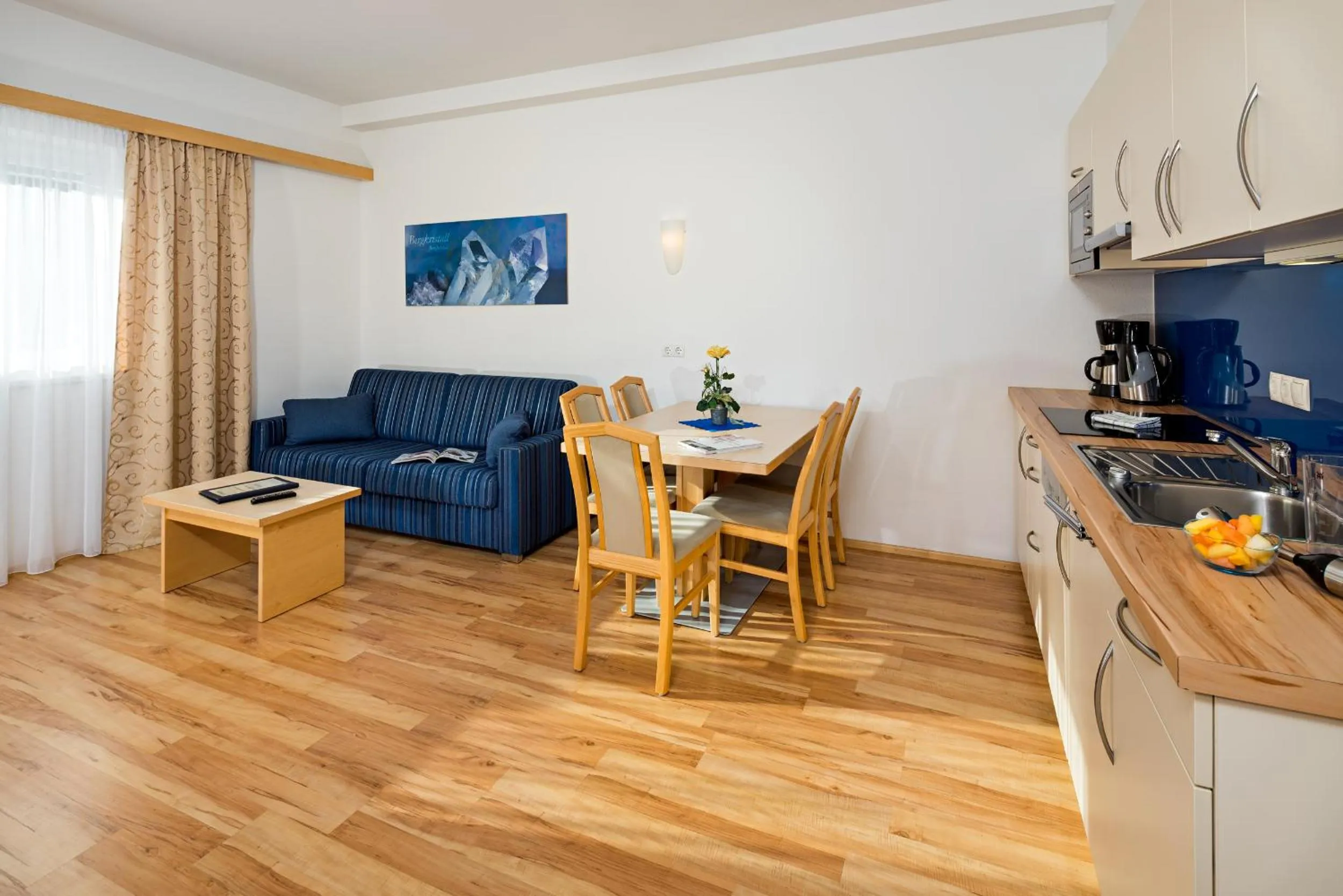 Kitchen or kitchenette in Aparthotel Alpendiamant Serfaus Wachter GmbH