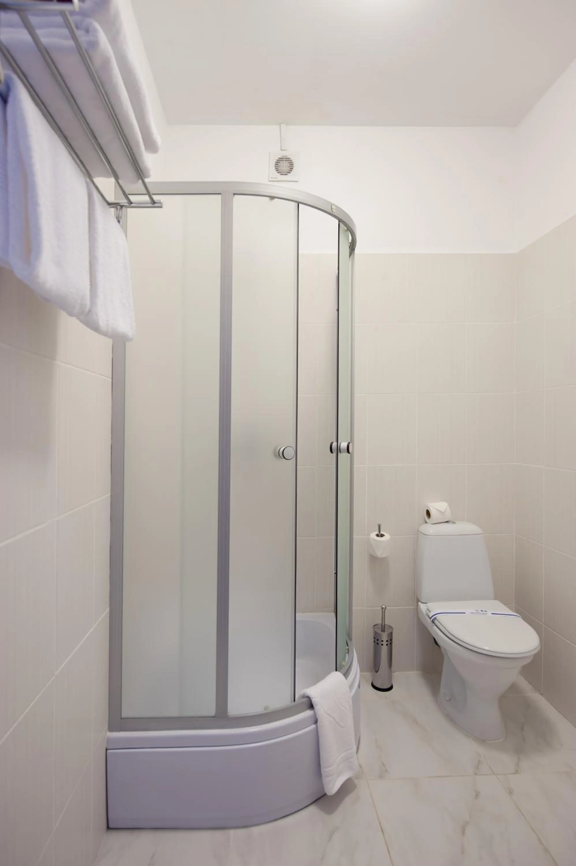 Shower in Geneva Resort Hotel