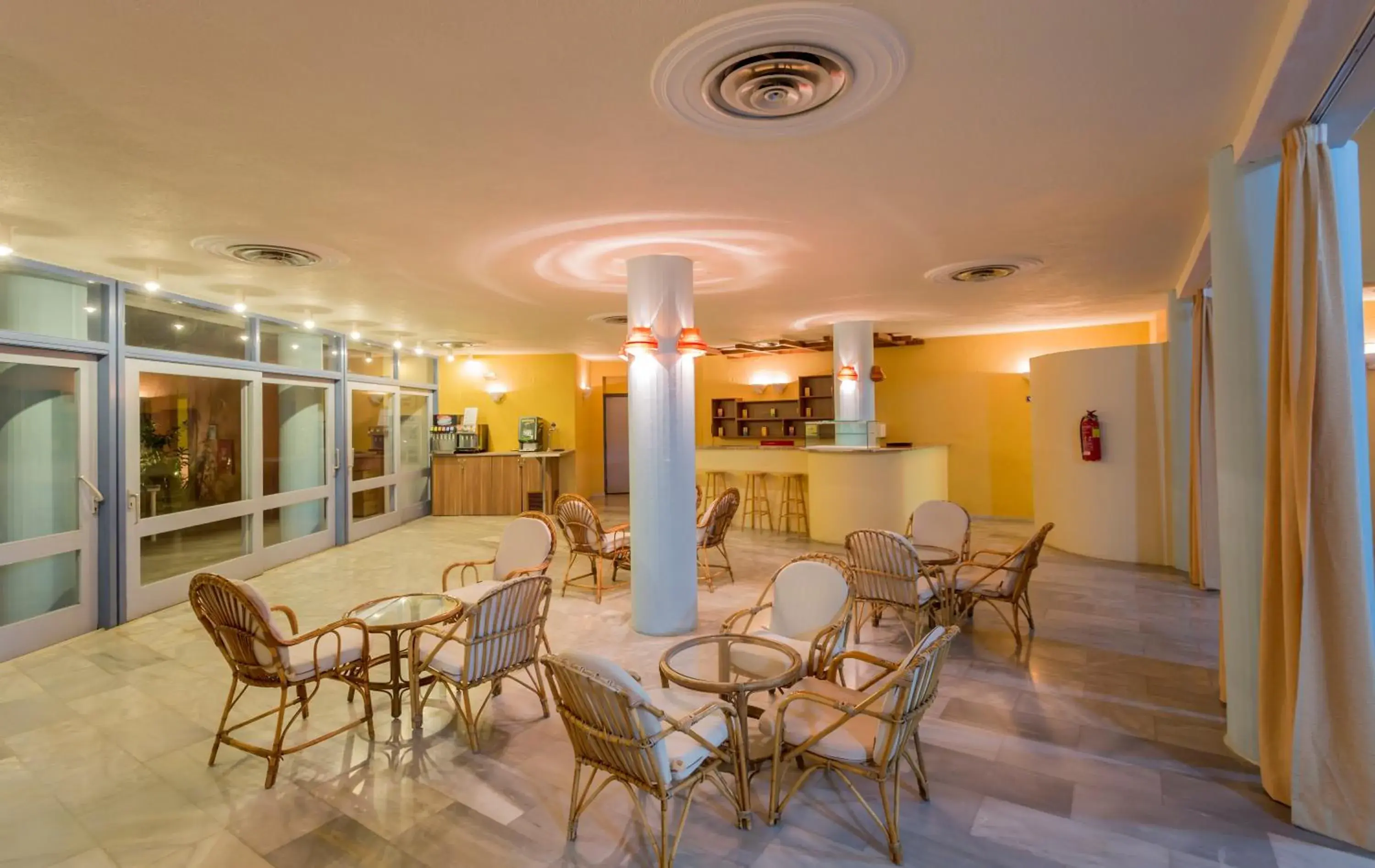 Lounge or bar in Dessole Dolphin Bay - All Inclusive Lounge or bar in Dessole Dolphin Bay - All Inclusive