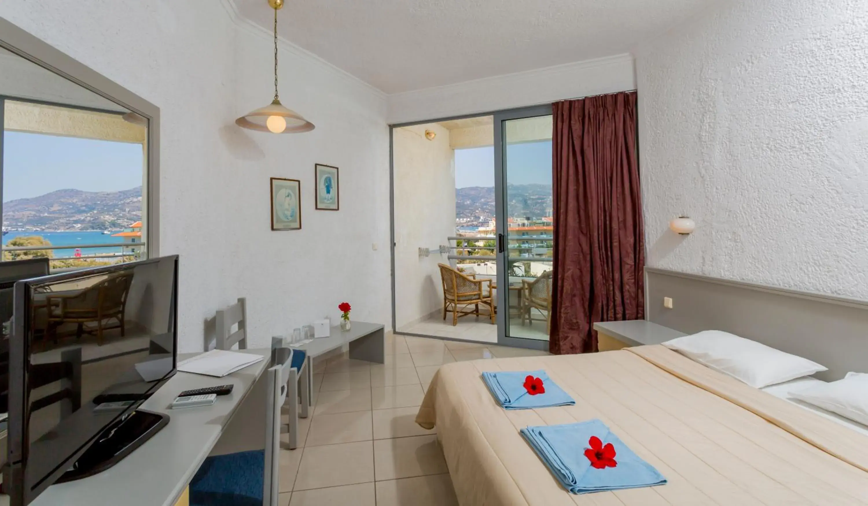 TV and multimedia, Bed in Dessole Dolphin Bay - All Inclusive TV and multimedia, Bed in Dessole Dolphin Bay - All Inclusive